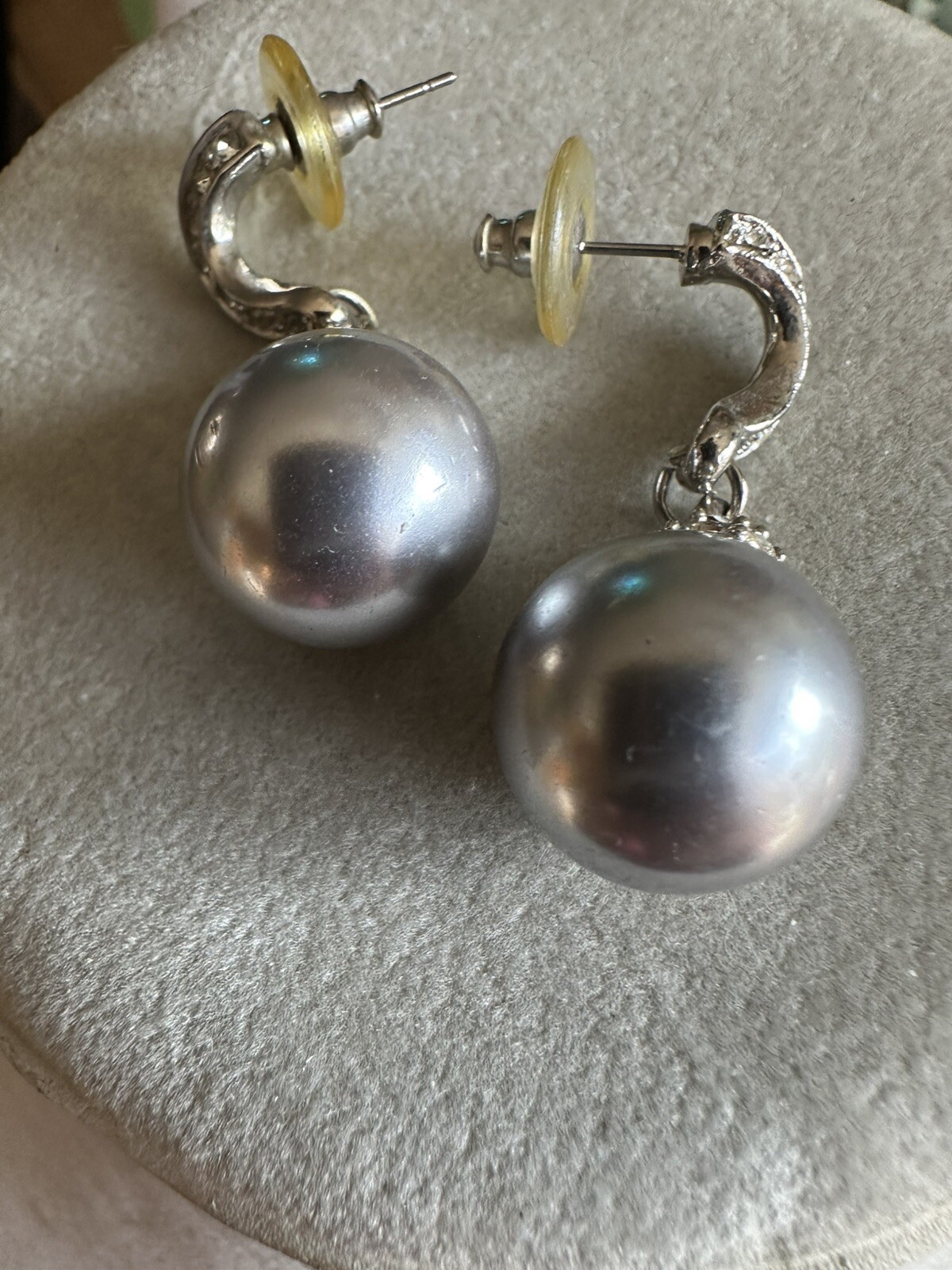 1 1/2” GREY IMITATION PEARL & RHINESTONE DROP PIERCED EARRINGS/COSTUME JEWELRY
