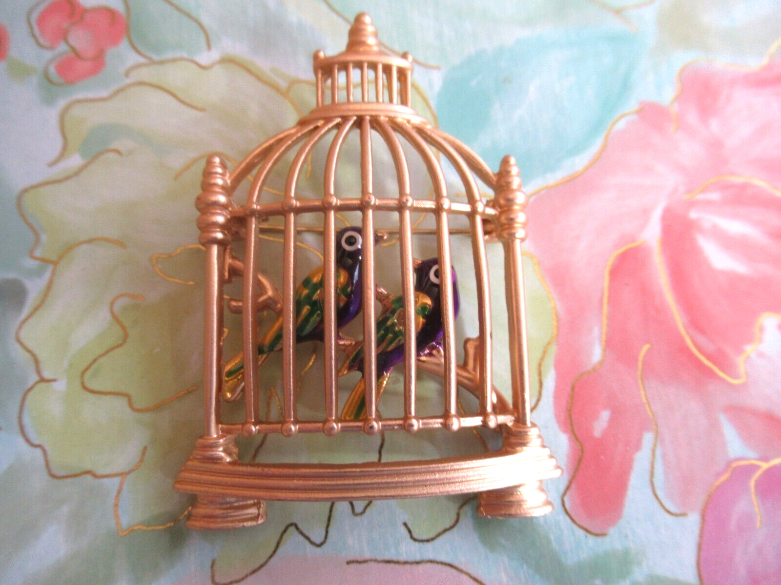 DIMENSIONAL BIRD CAGE ENAMEL & GOLD TONE BROOCH PIN