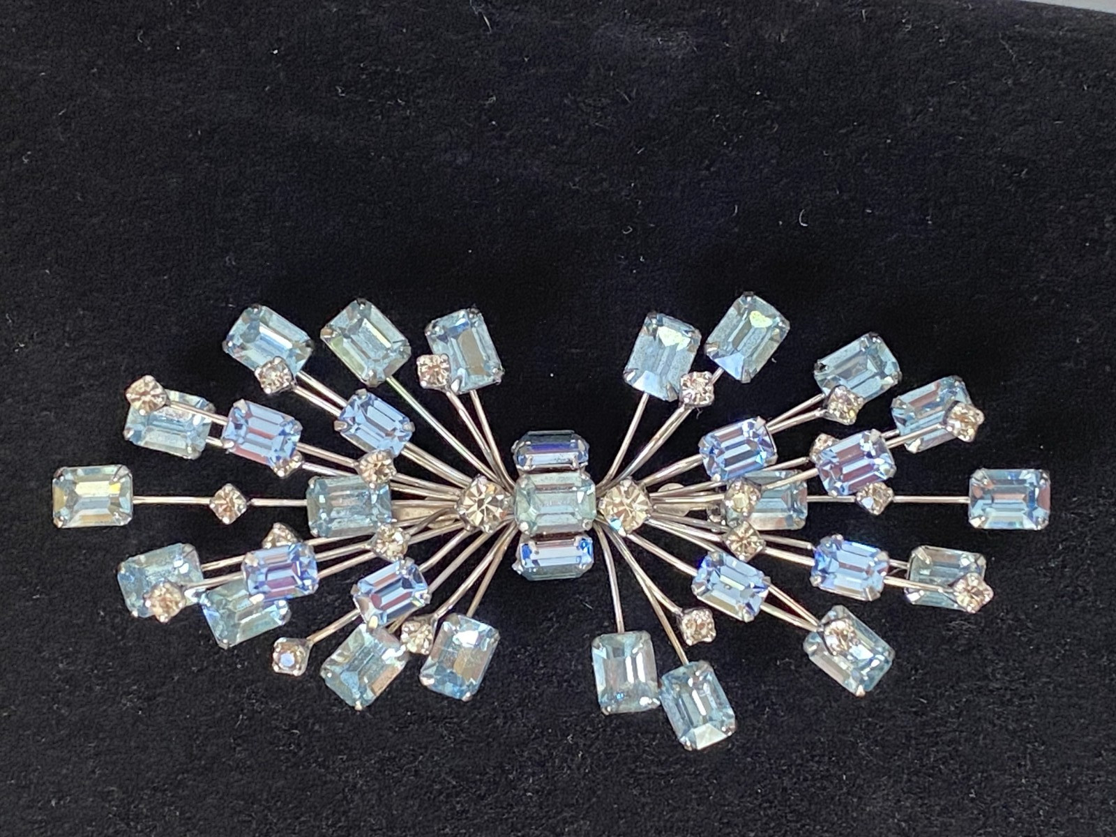 Vintage KRAMER OF NEW YORK Brooch 4″