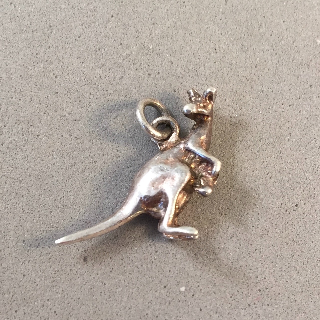 VINTAGE Silver Small KANGAROO & JOEY CHARM Australia Estate VT53