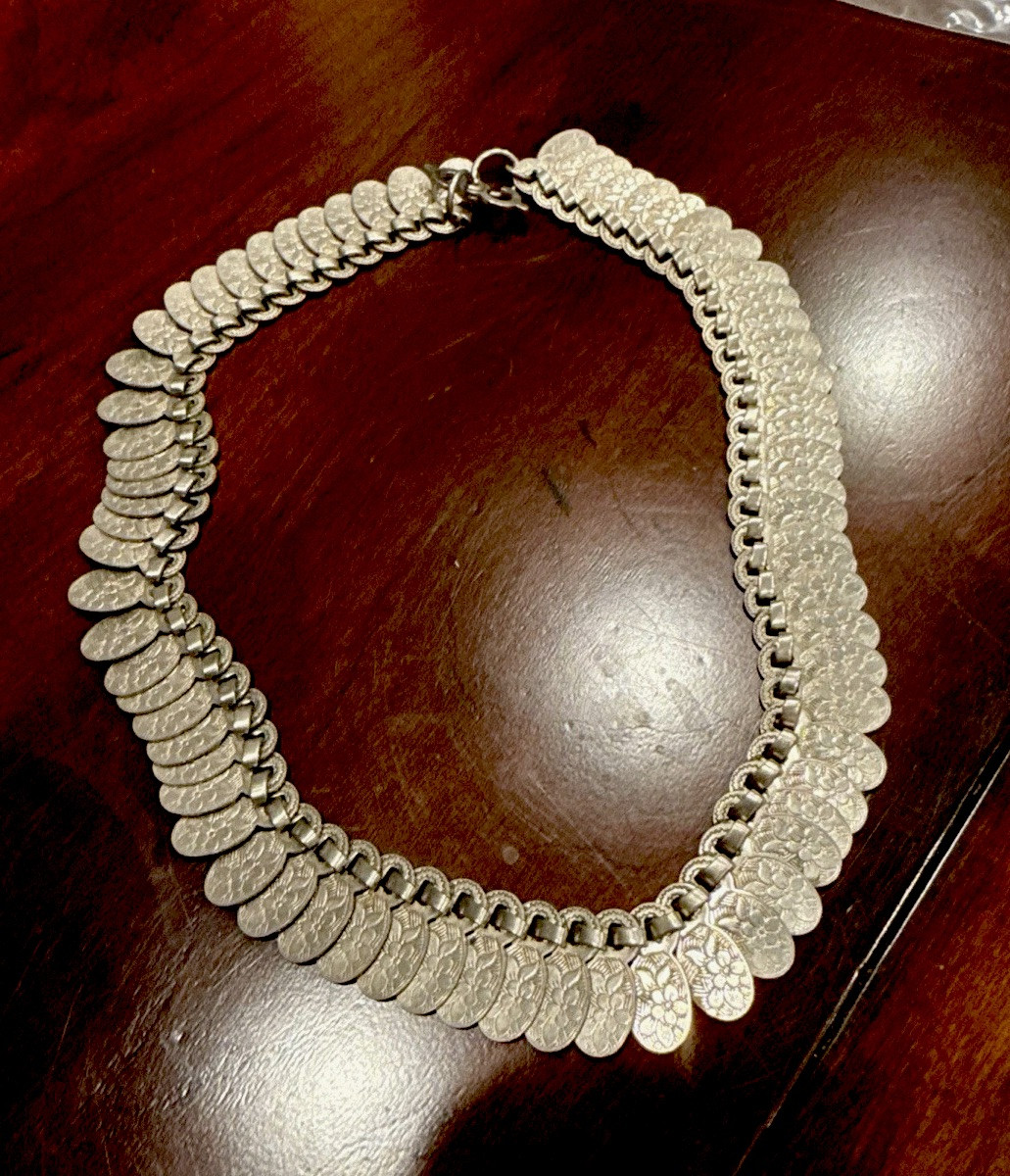 Retro Vintage 15” Embossed Link Choker-Silver Metal With Flower Design.