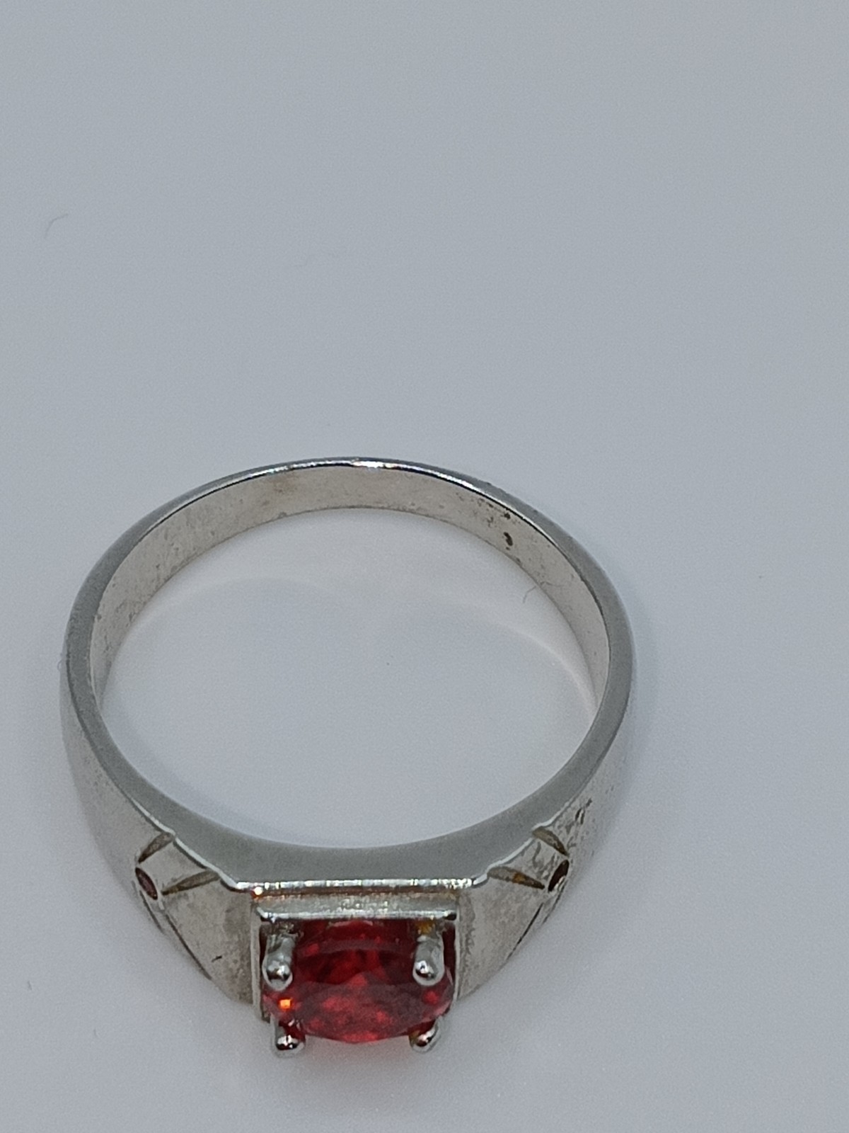 Vintage sterling silver 925 signet-style ring with a deep red gemstone Size 10