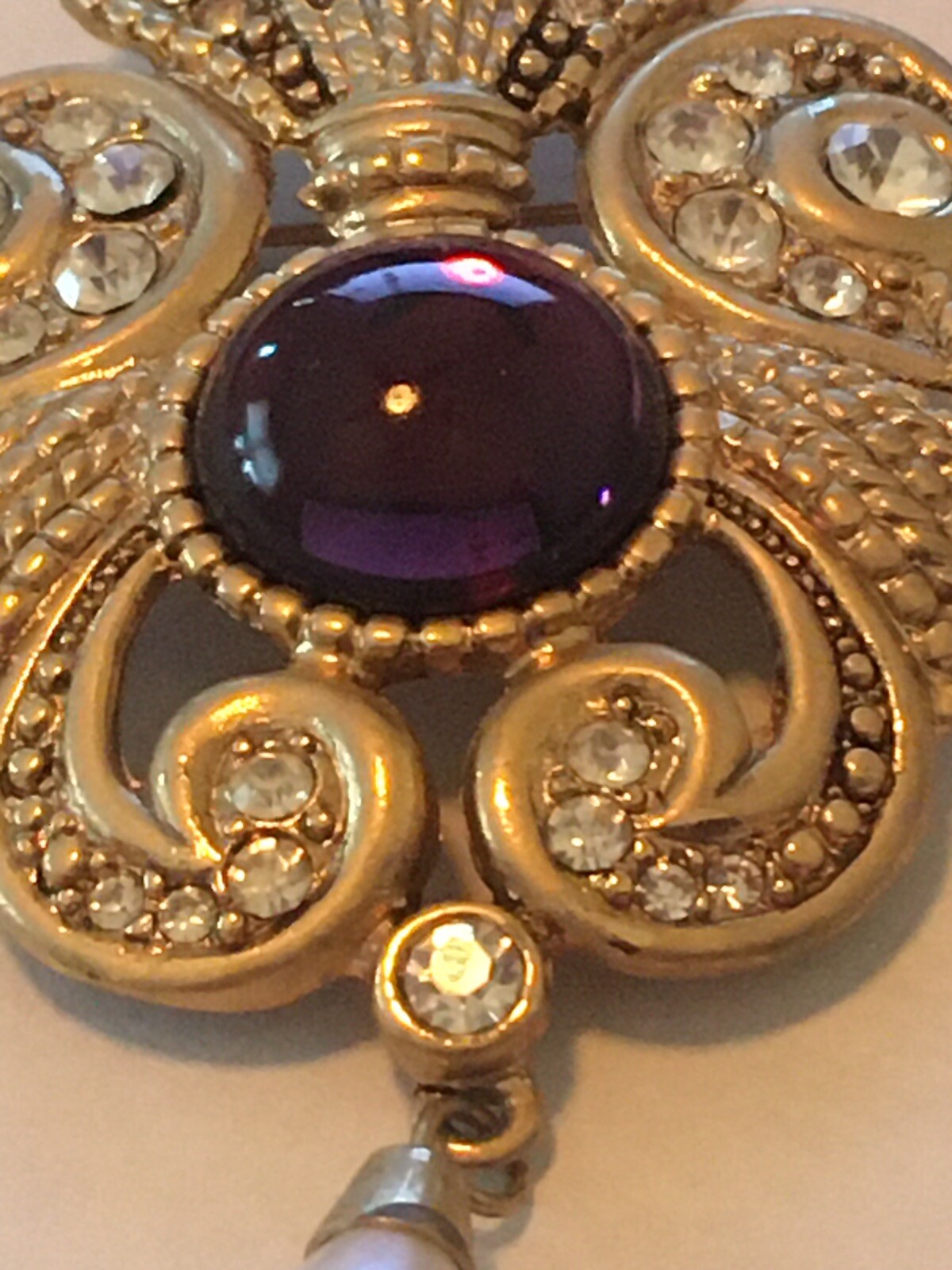 Retro VTG Jeff Lieb signed gold tone purple cabochon & pearl charm pin brooch