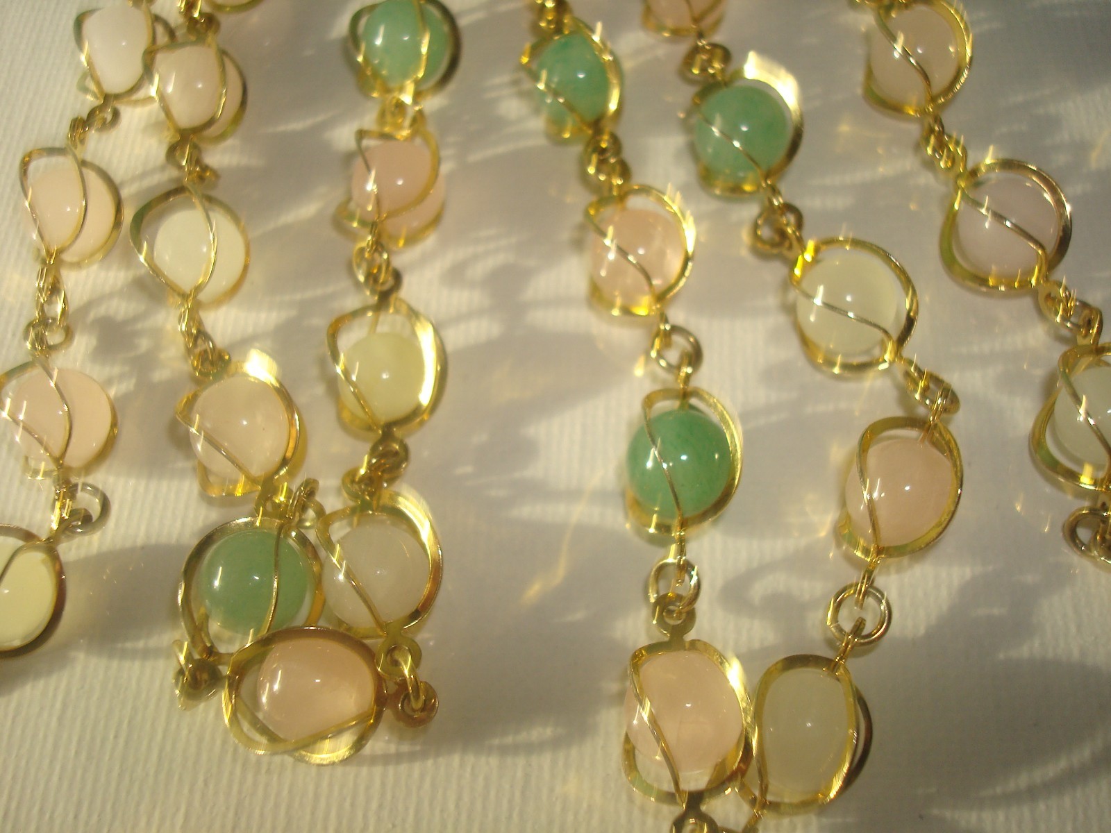 VINTAGE SEMI PRECIOUS GEMSTONE NECKLACE WIRE WRAP/CAGED PASTEL PINK,GREEN, 33″L