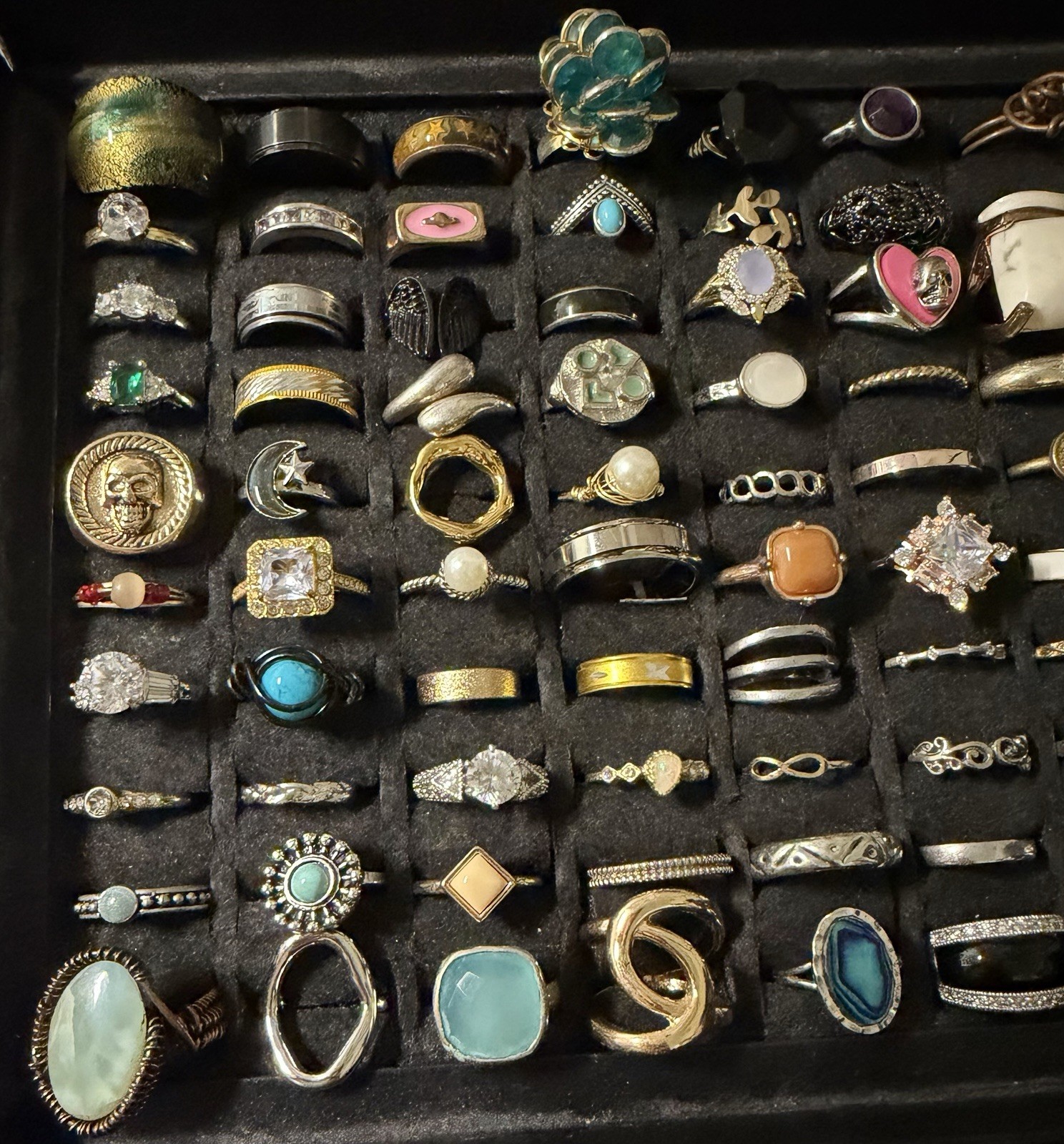 100 Piece Variety Costume Jewelry Ring Lot Unsigned Silver Gold Tones