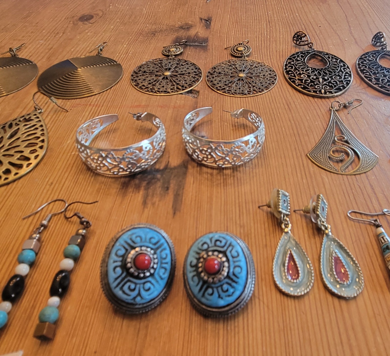 Lot Of 40 Pairs Wearable Vintage Fashion Earrings Wear Or Resell Great Variety