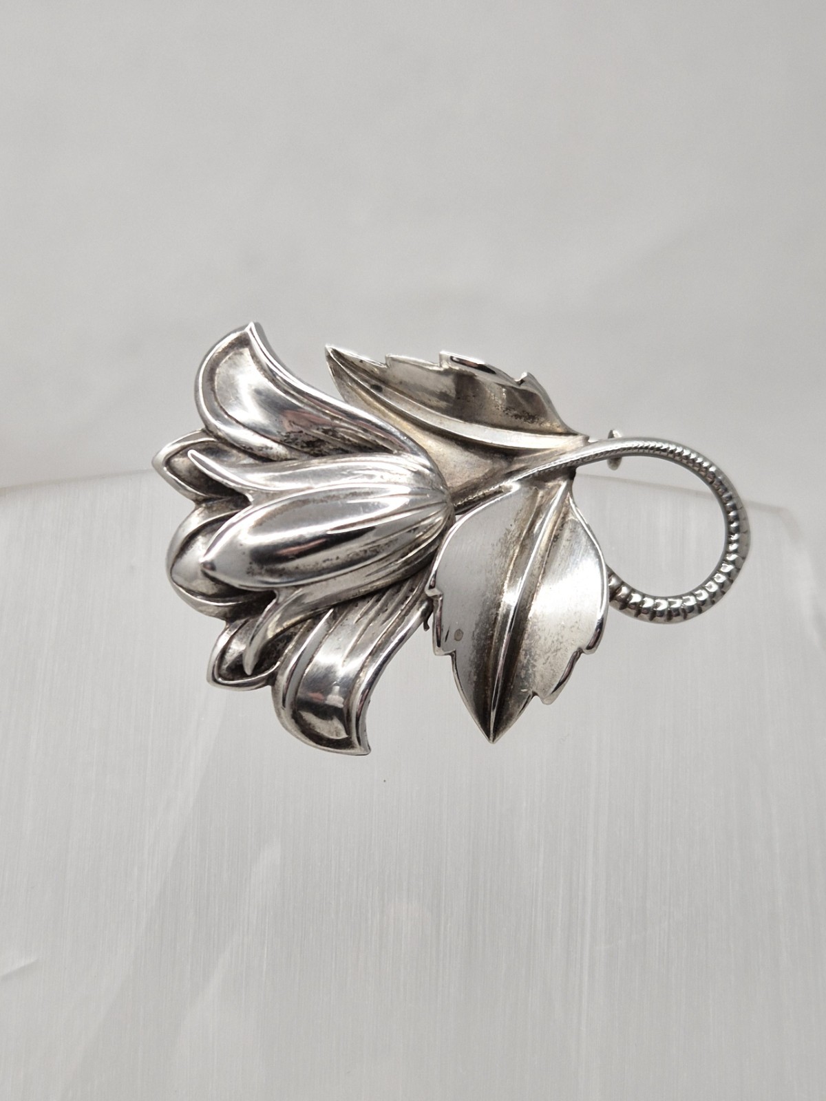 Vintage silver brooch floral motiv