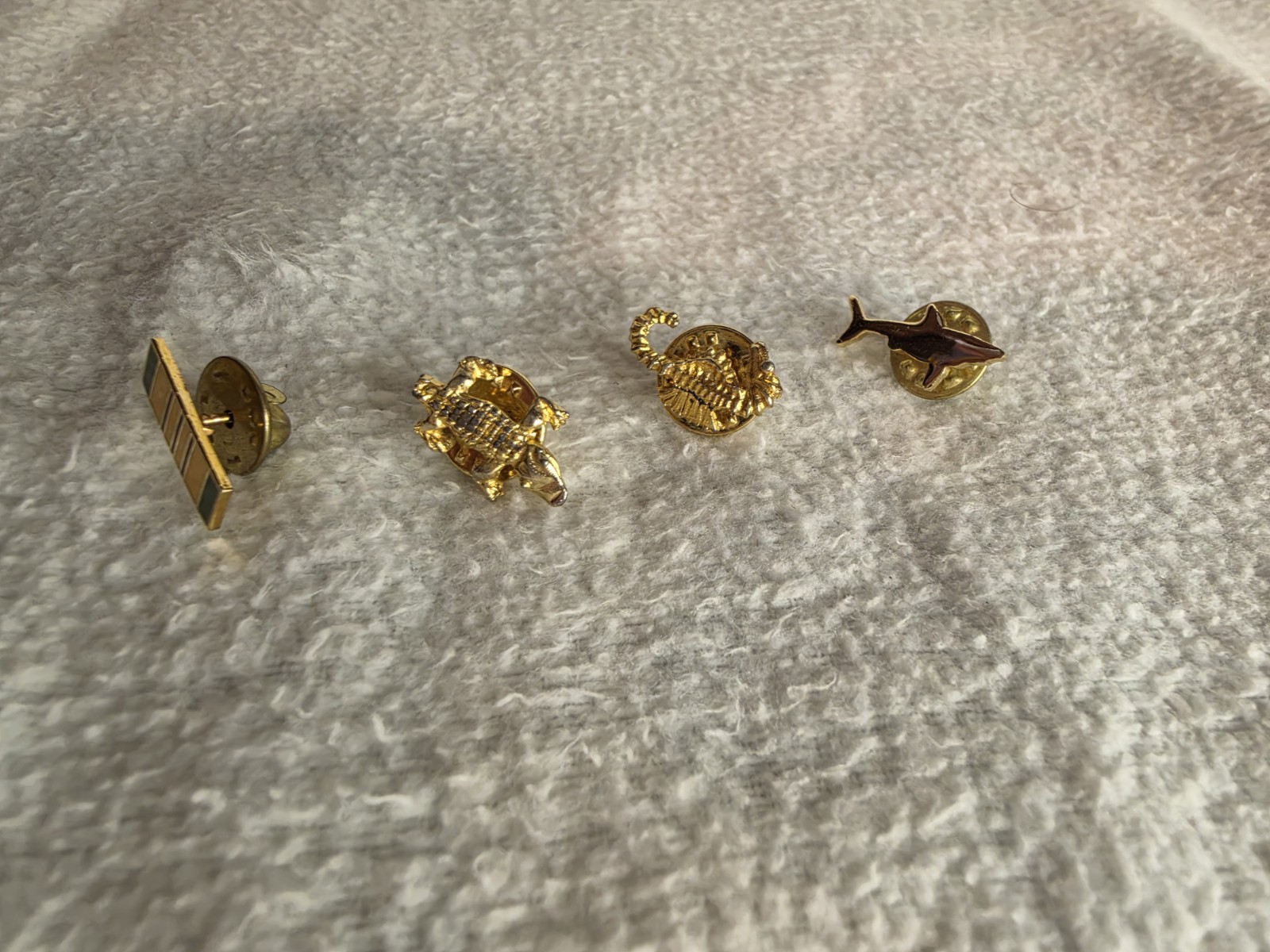 Lot of 4 Vintage Gold Tone Lapel Pins Tie Tacks Alligator Shark Scorpion Bar