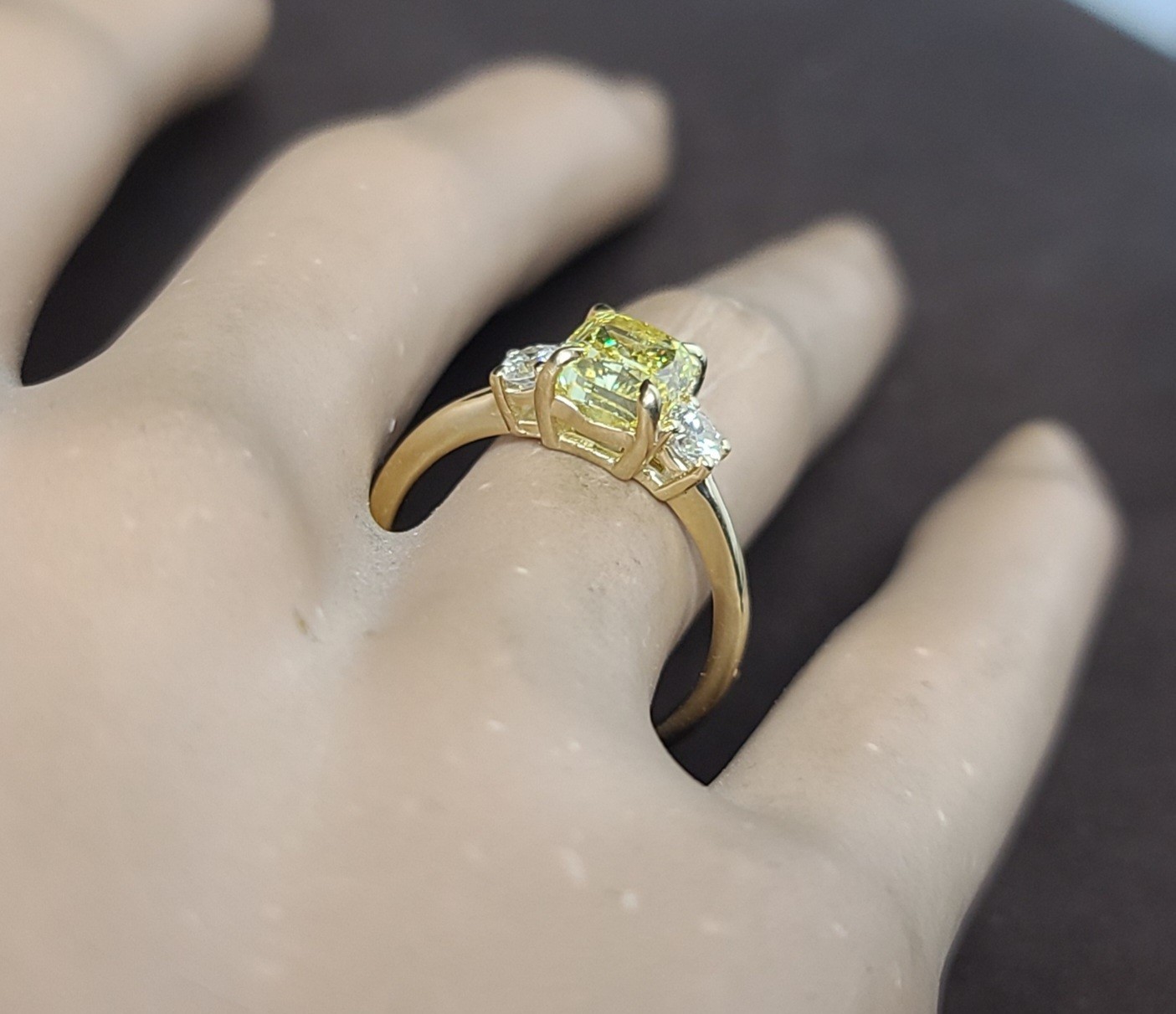 14k Yellow Gold Ring 1.81CT.Natural Fancy Vivid Yellow Diamond Cushion GIA CERT
