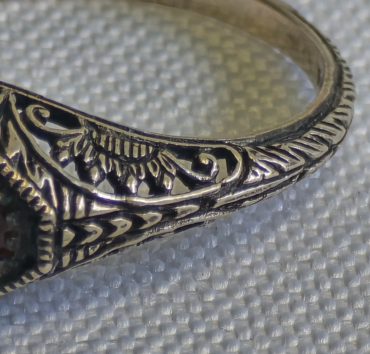 Vtg Sterling Silver Ring 1.76g Fine Jewelry Size 6.75 Band Garnet Look *READ*