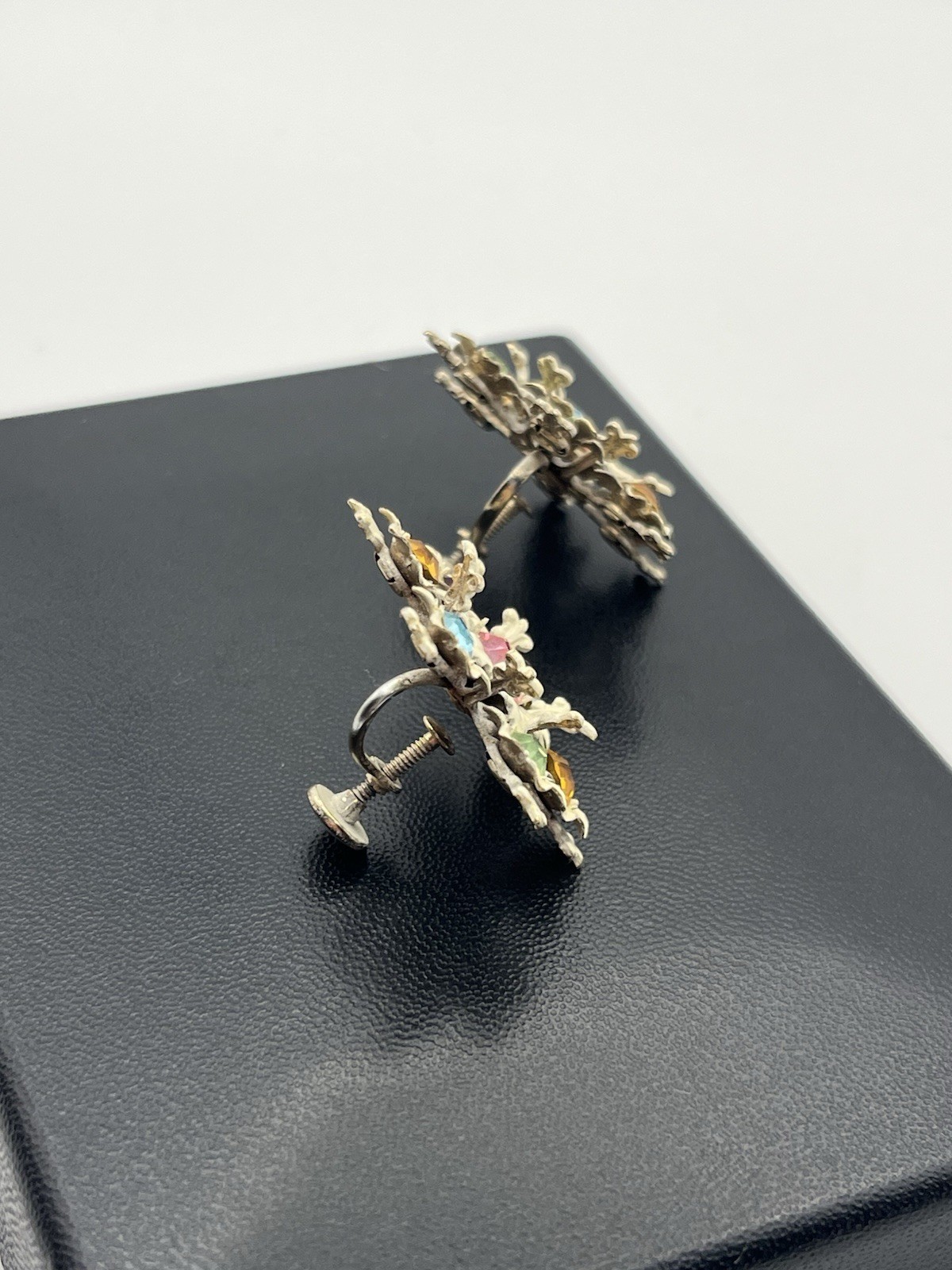 1960’s white enamel colorful rhinestone flower screw back vintage earrings