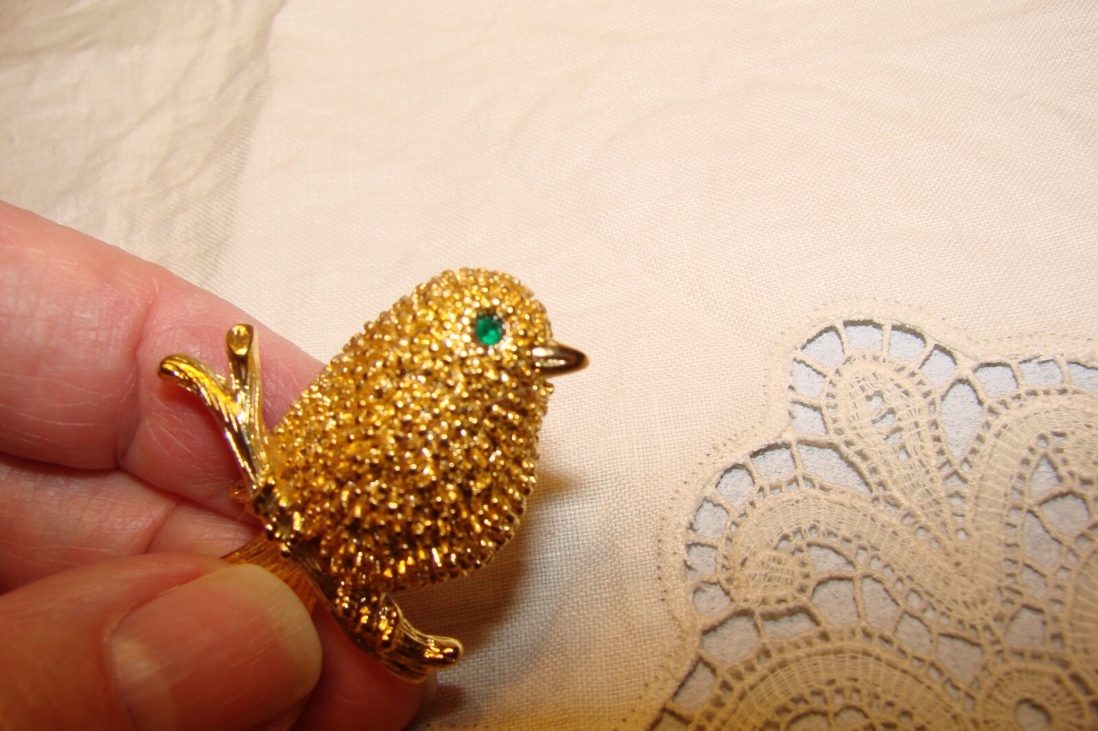 TWO VINTAGE GOLD TONE RHINESTONE BIRD BROOCHES GREEN EYES PEARL