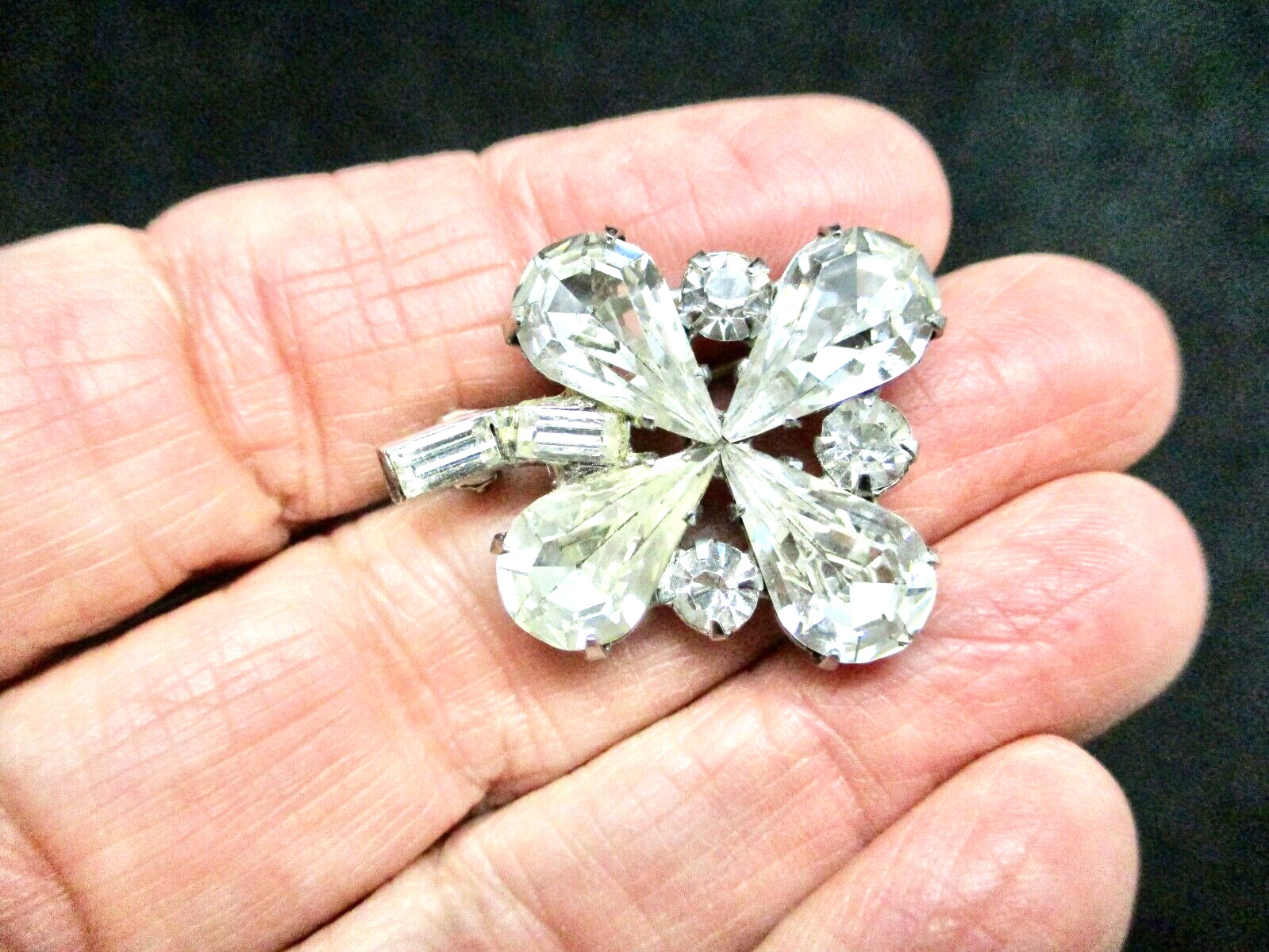 Vintage-1950’s LUCKY CHARM Silver Tone Four Leaf Clover Brooch