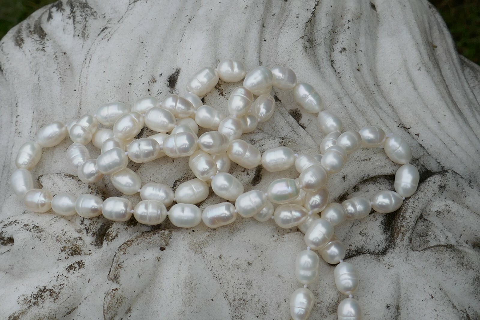 Vintage 6.4 mm x 10.6 mm White Circle Pearl Necklace – 33″ Long