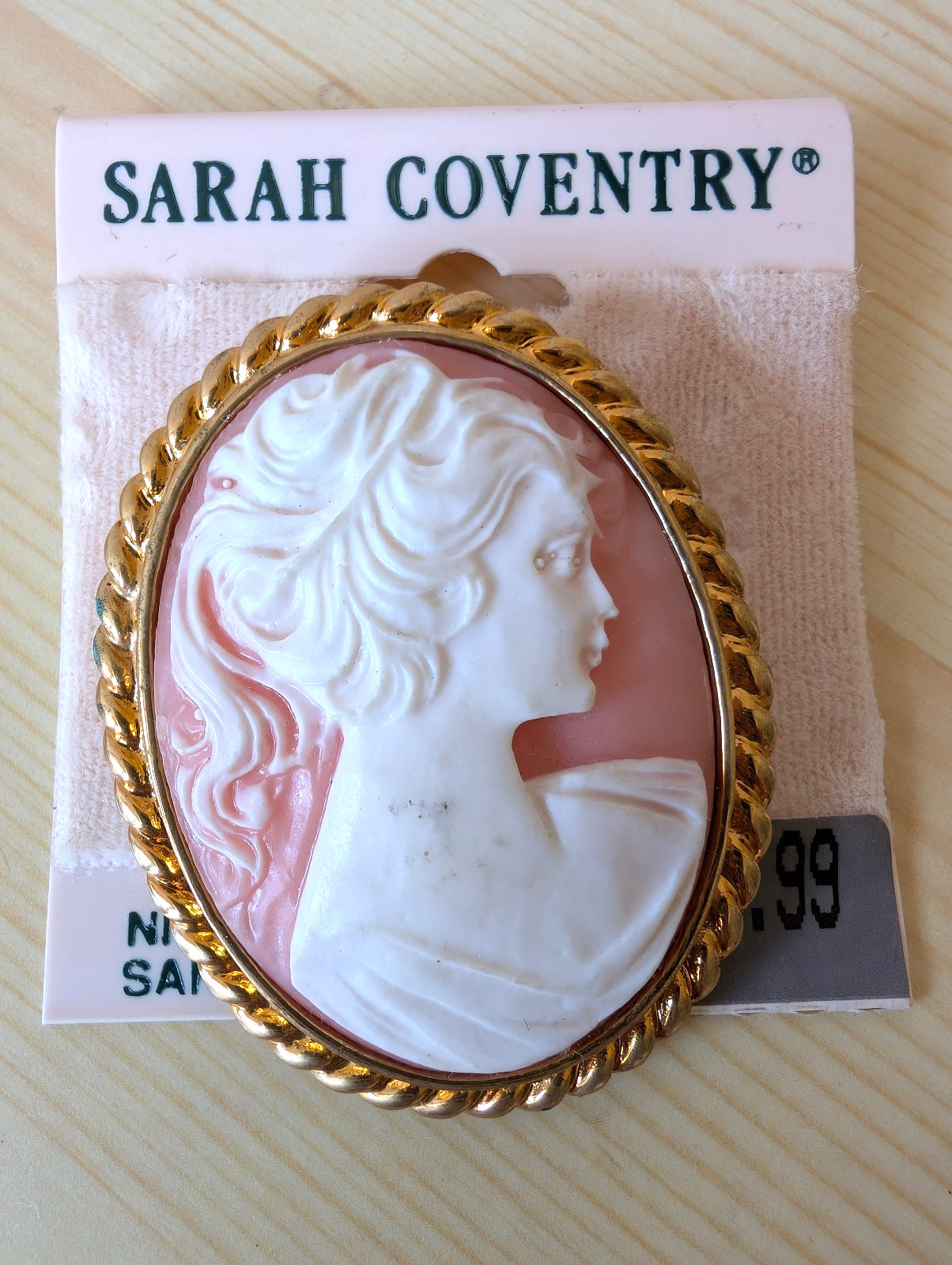 Vintage Sarah Coventry Cameo Gold Tone Brooch Classic Quality New Nickel Free