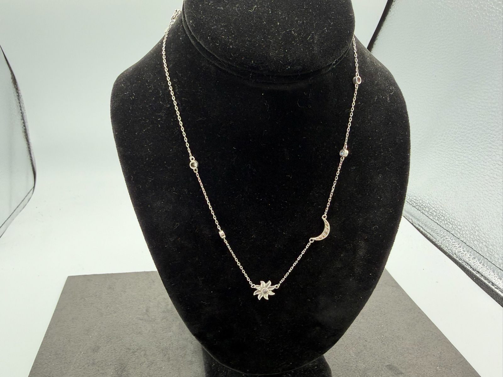 3.94g Vintage Sterling Silver 925 Sun Moon Star Necklace Adjustable 18 in M