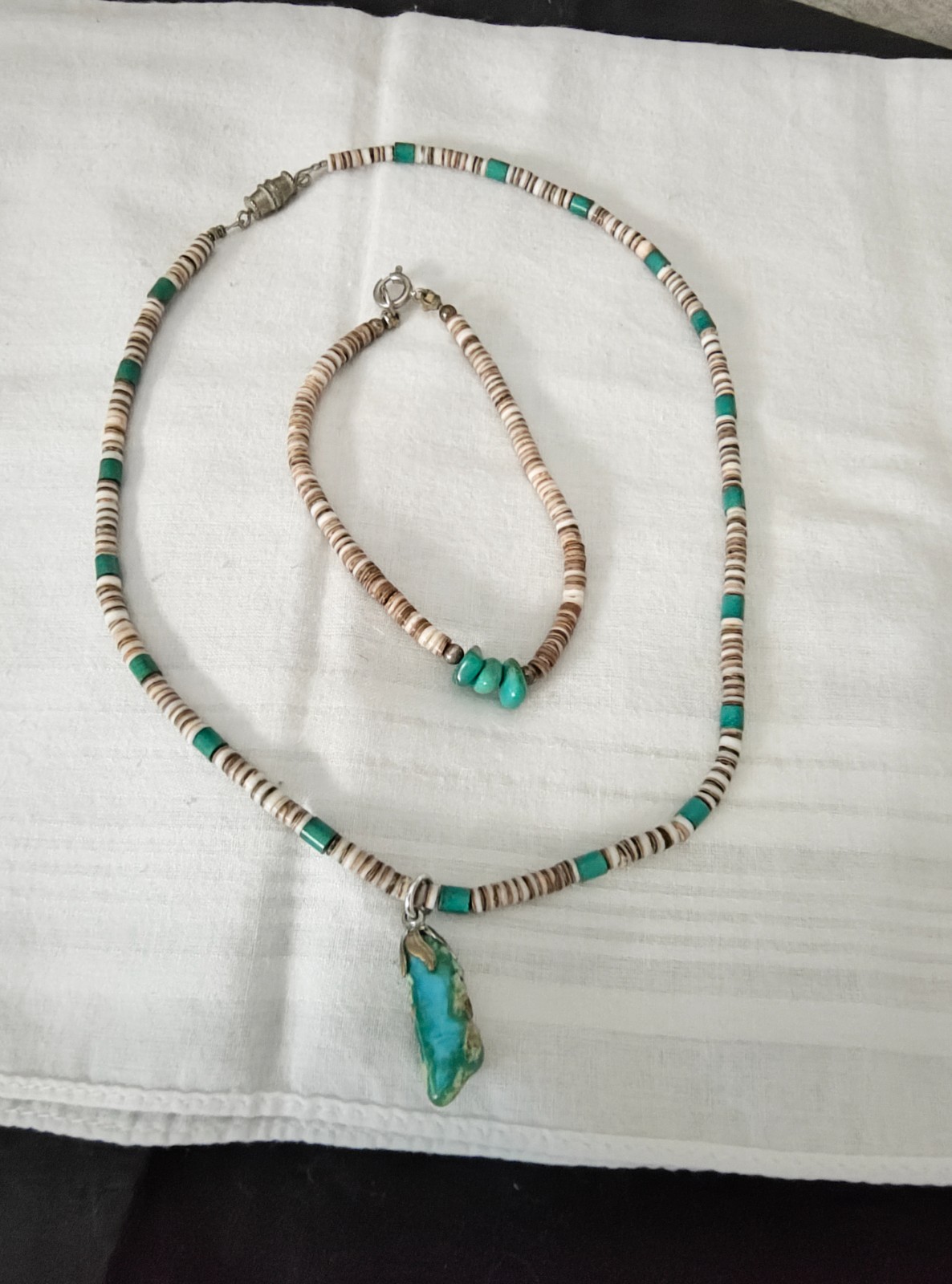 Vintage Turquoise & Oyster Shell Necklace & Bracelet Set