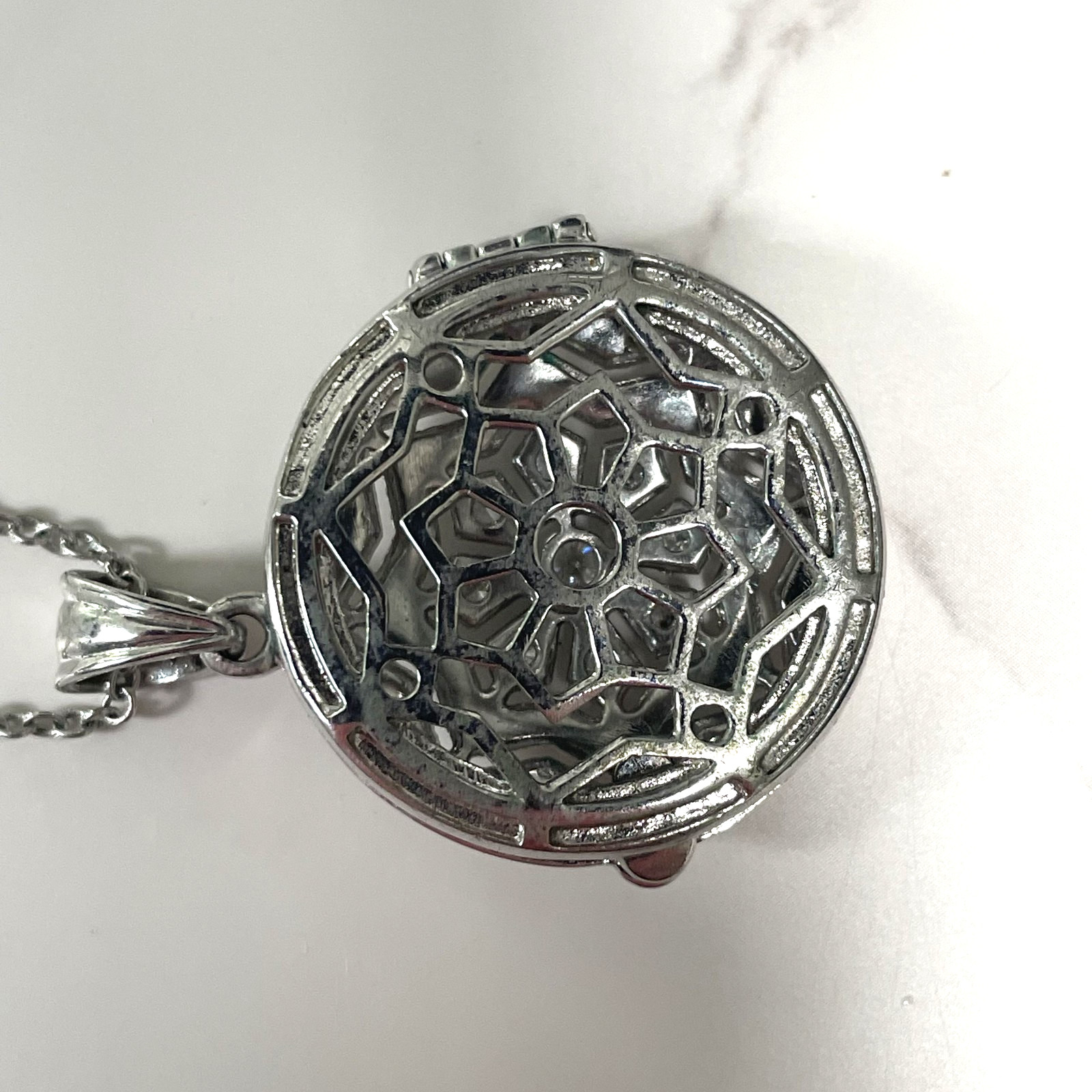 Vintage Avon Silver Tone Filigree Locket Necklace w/Floral Design & Rhinestones