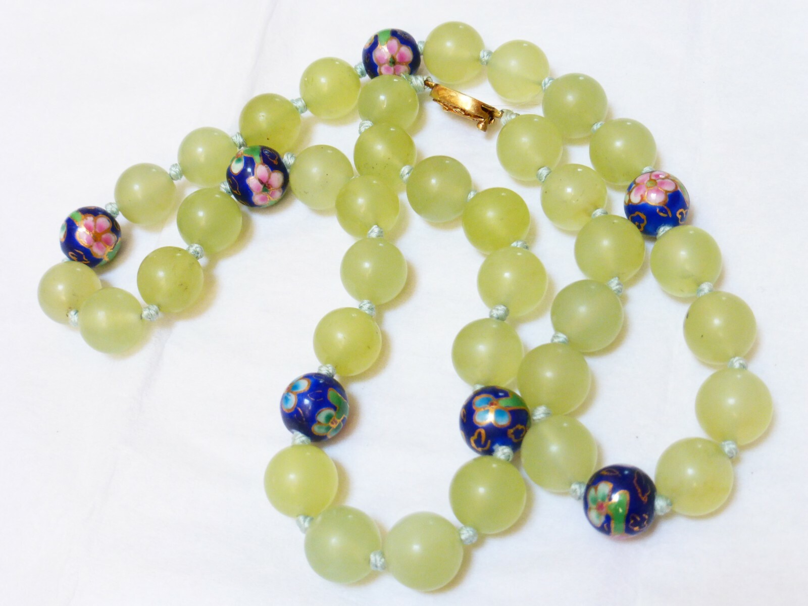 CHINESE VINTAGE CLOISONNE JADE 12mm BEADED NECKLACE, SILVER CLASP