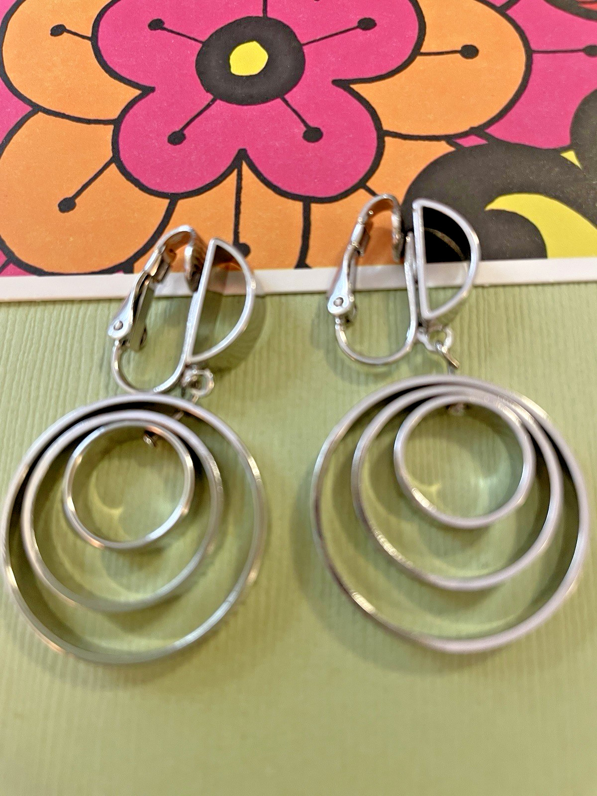 Triple Ring Nested Circle Drop Dangle Earrings Silverplated 1 3/4″ Clip-on