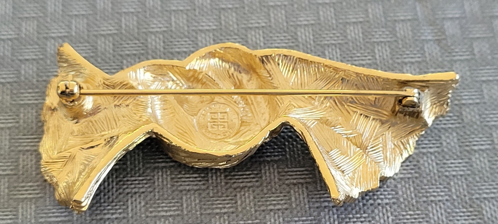 Vintage Givenchy Brooch – Knot