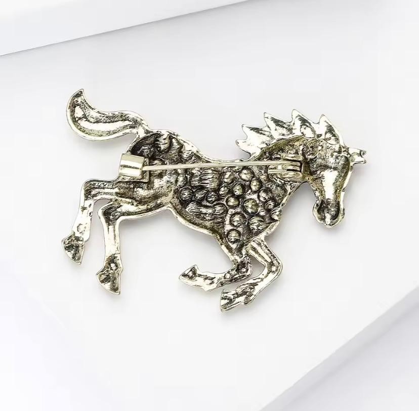 Vintage Red Crystal Horse Brooch Pin Antique Gold Tone Rhinestone Animal Jewelry