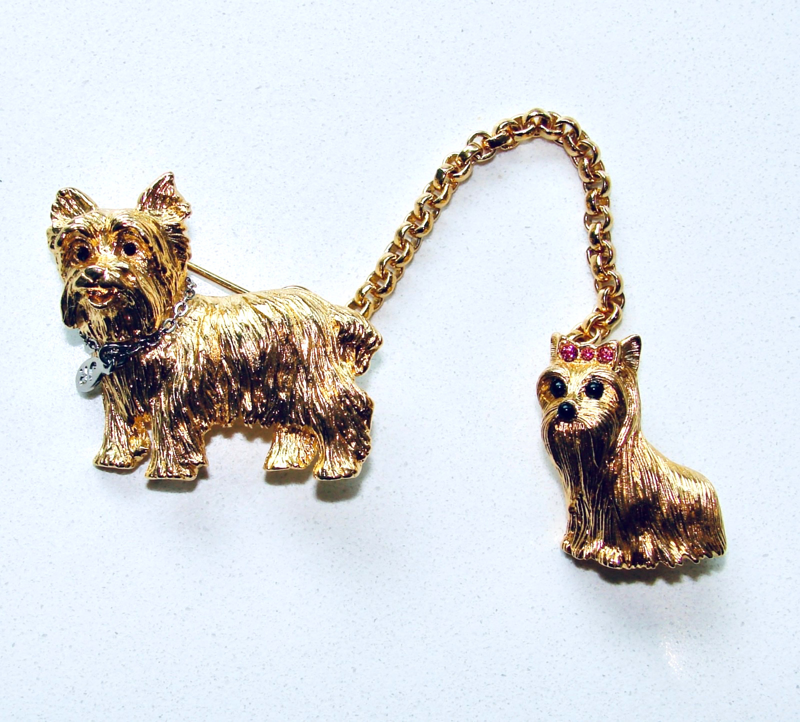 Vintage JOAN RIVERS Yorkie TERRIER DOG Brooch PIN Set With Chain GOLD TONE