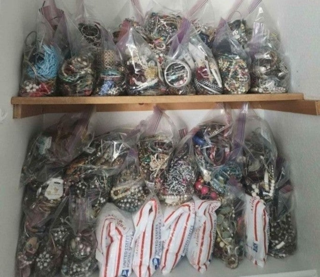 3 Pounds Jewelry Costume Vintage Mix LBS necklaces bracelets pins rings etc lbs