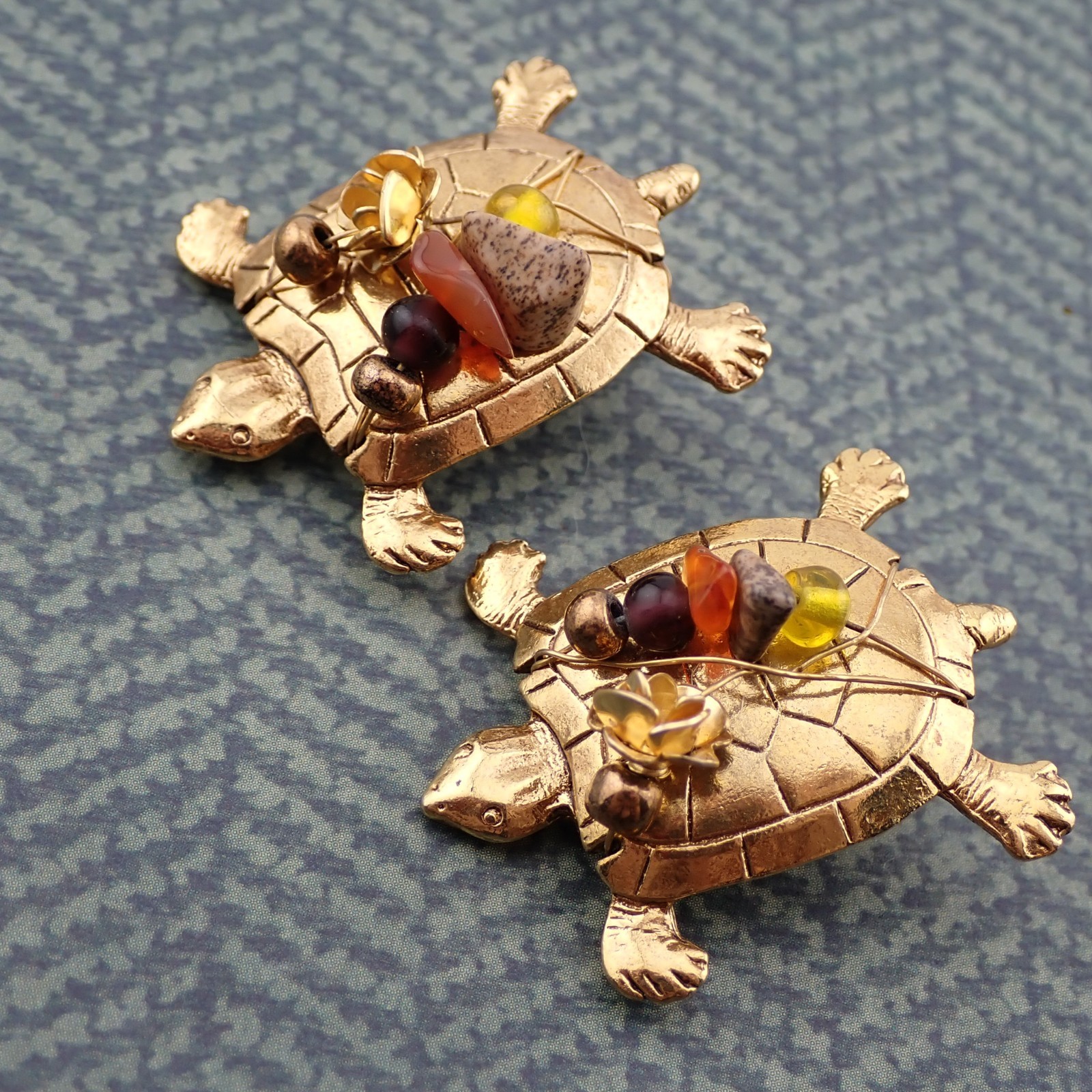 Vintage Robert Rose Agate Chip Turtle Gold Tone Clip Earrings