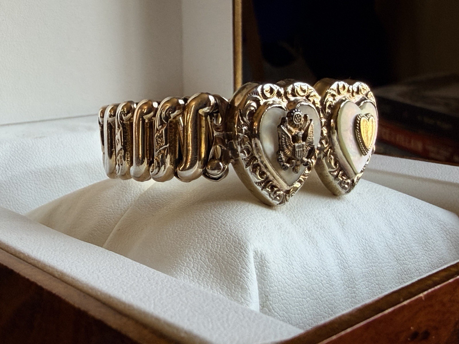 WWII US Military Gold Tone Sweetheart Stretch Bracelet
