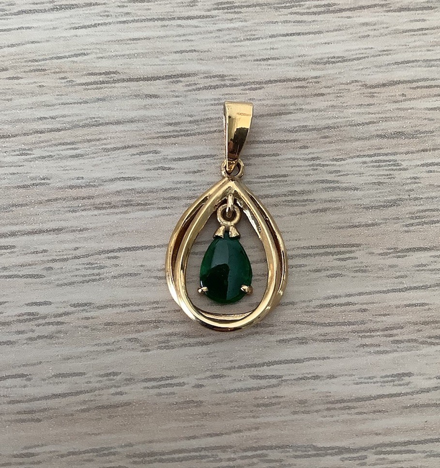Vintage 14 Kt Yellow Gold &Jade Cabochon Pendant 60s Classic Estate 1.34 g Retro