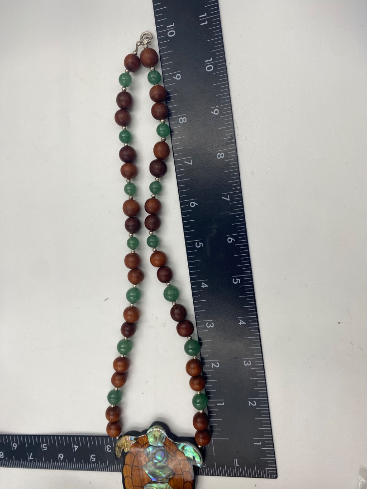 Summer Trapical Vacation Cruises Turtle Pendant Jade Wood Pearl Vtg Lee Sands