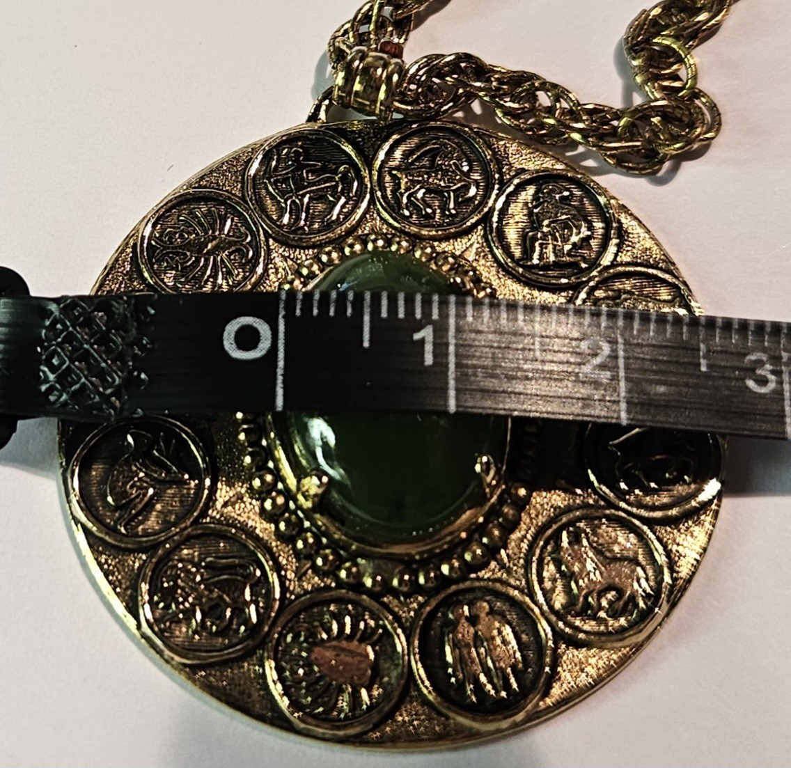 VINTAGE STYLE GOLD-TONE PENDANT NECKLACE ON LINKED 26″ BRIDED CHAIN