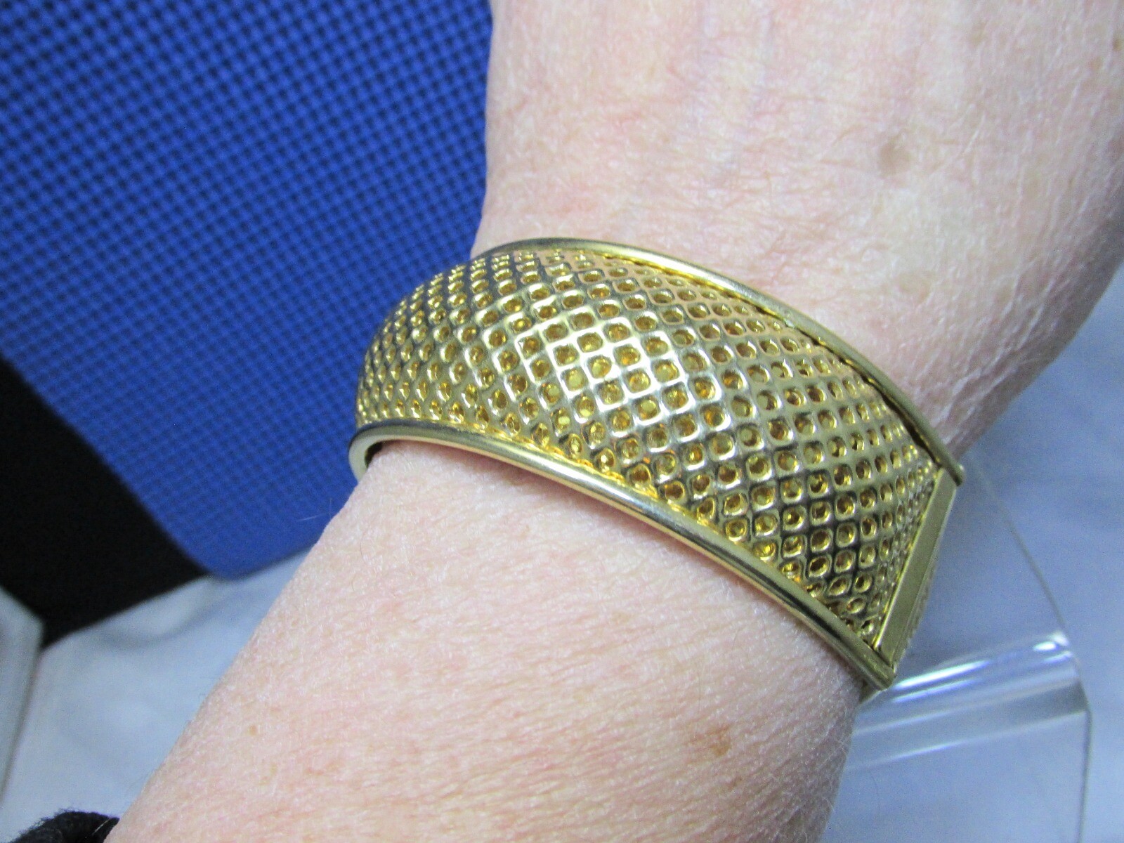 1969 Vintage Sarah Cov Cosmopolitan Mesh Bracelet Bangle Gold Plate Signed