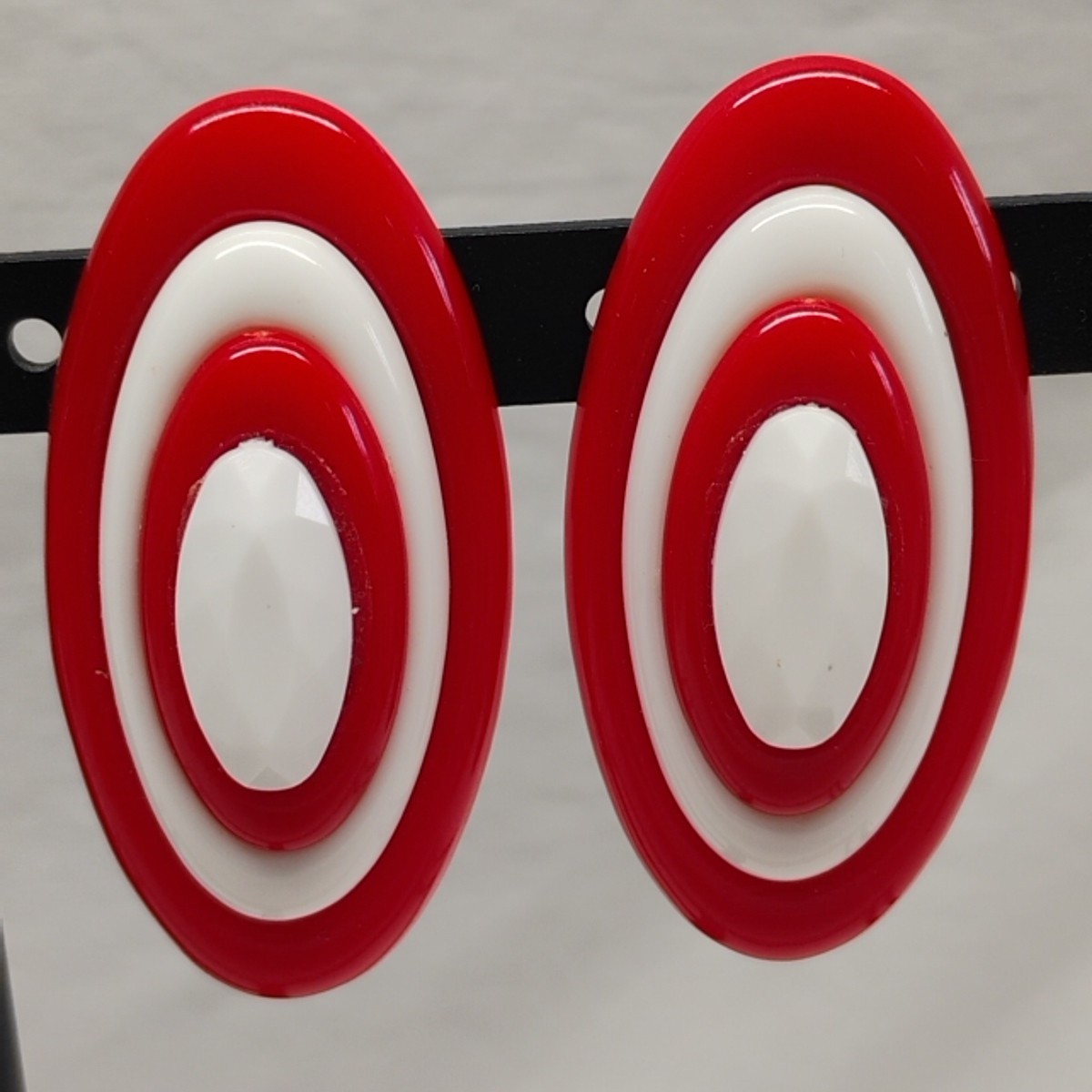 Vintage 1960/70s Large Plastic Clip On Earring Red/White Ovals Bakelite?