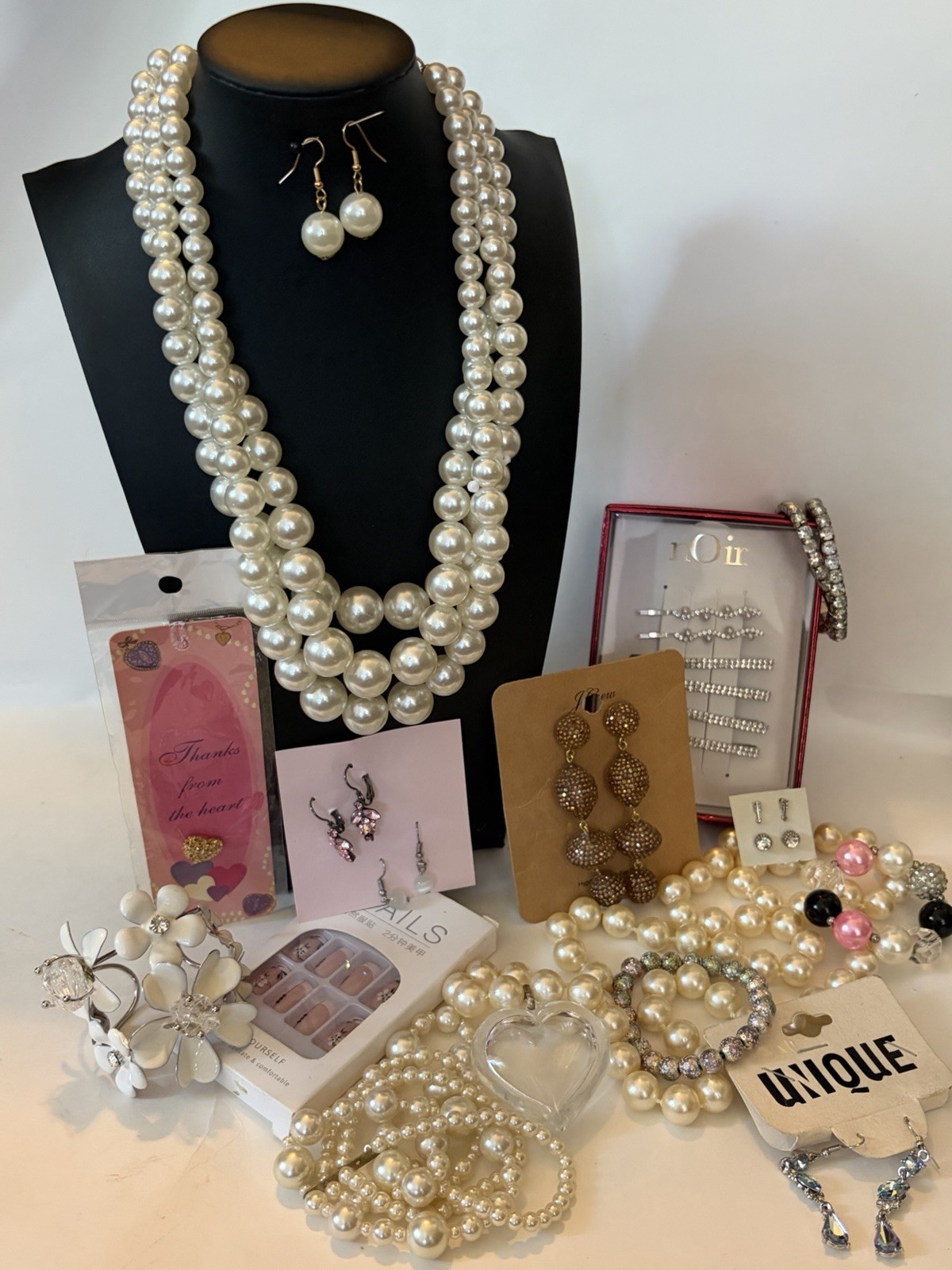 “ Summer Breeze “ Elegant Pearl And Gems Lot Etc (17 pc)