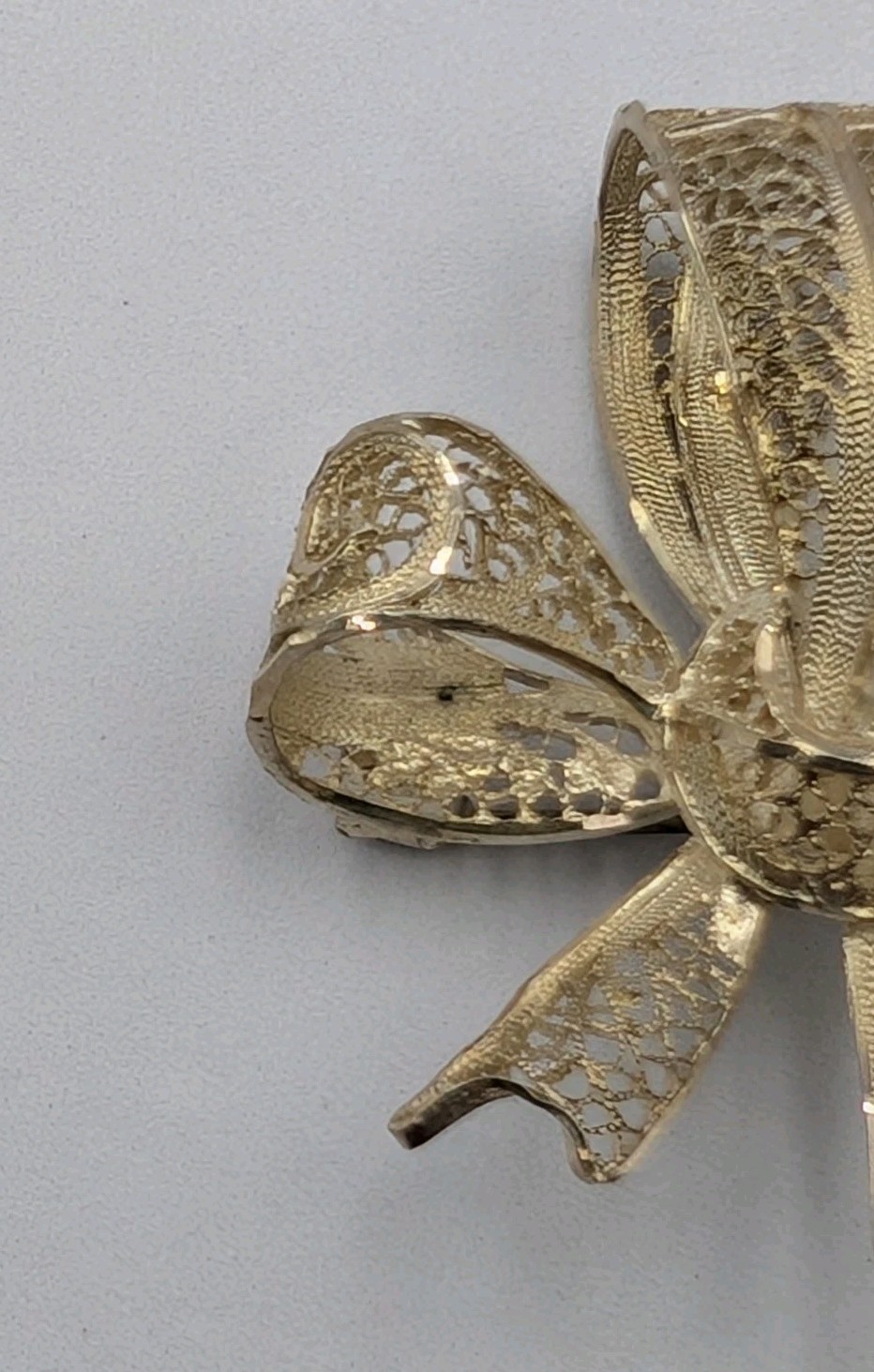 Signed Vintage 835 Silver Filigree Bow Ribbon Diamond Cut Edges Pin Brooch 5.7g
