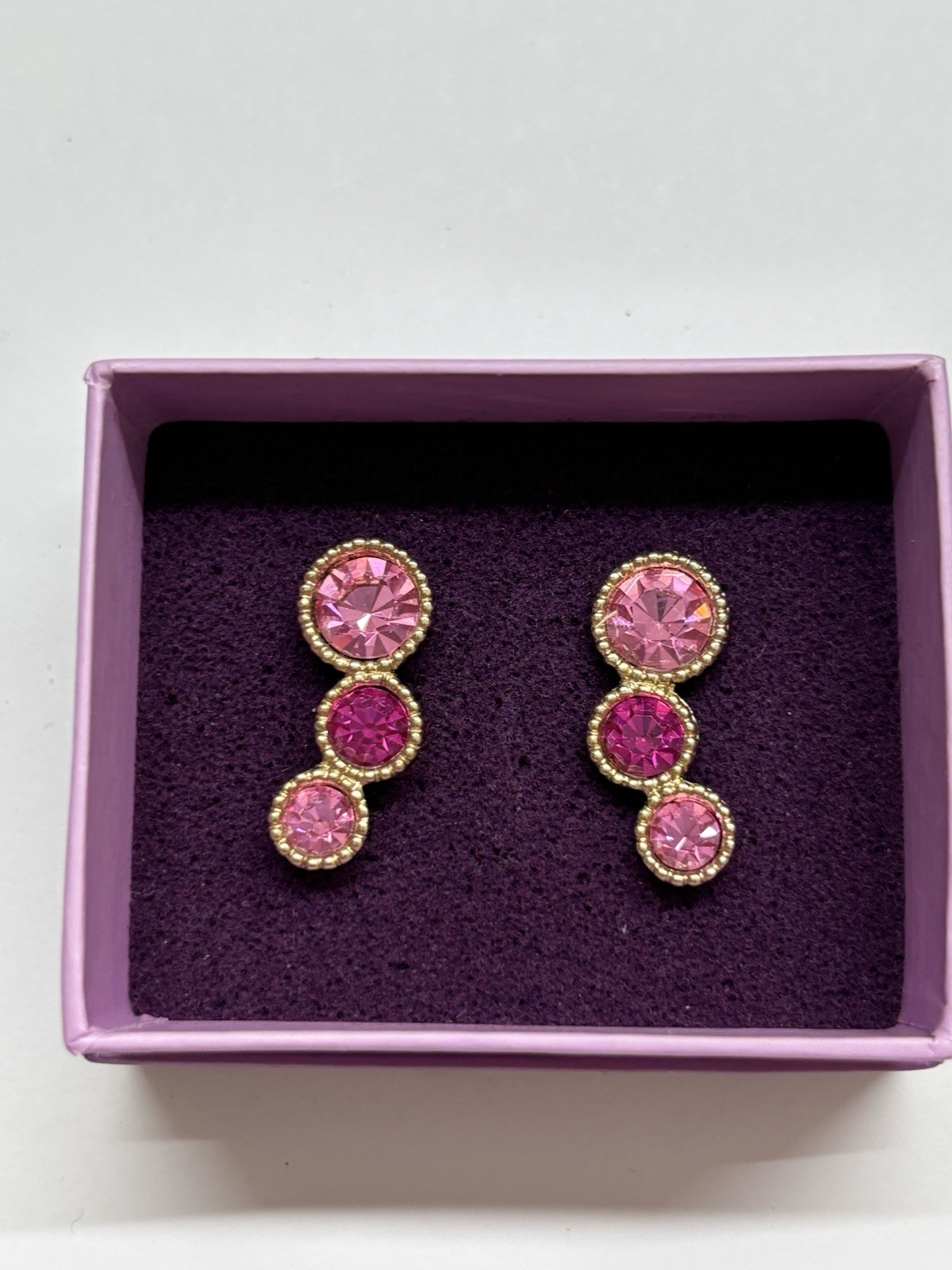 Vintage Sarah Coventry Pink Rhinestone Clip On Earrings – Gold Tone