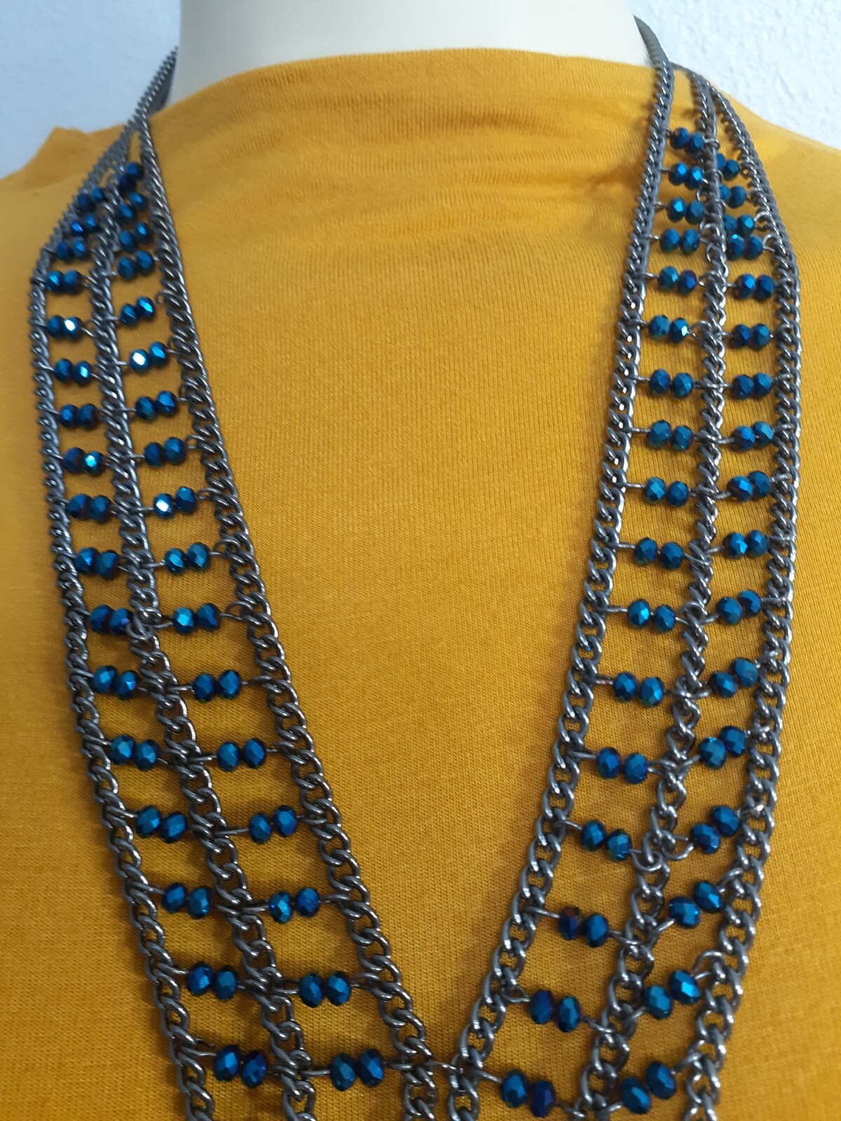 Beautiful women fashion necklace black metal chains and blue crystals NWOT.