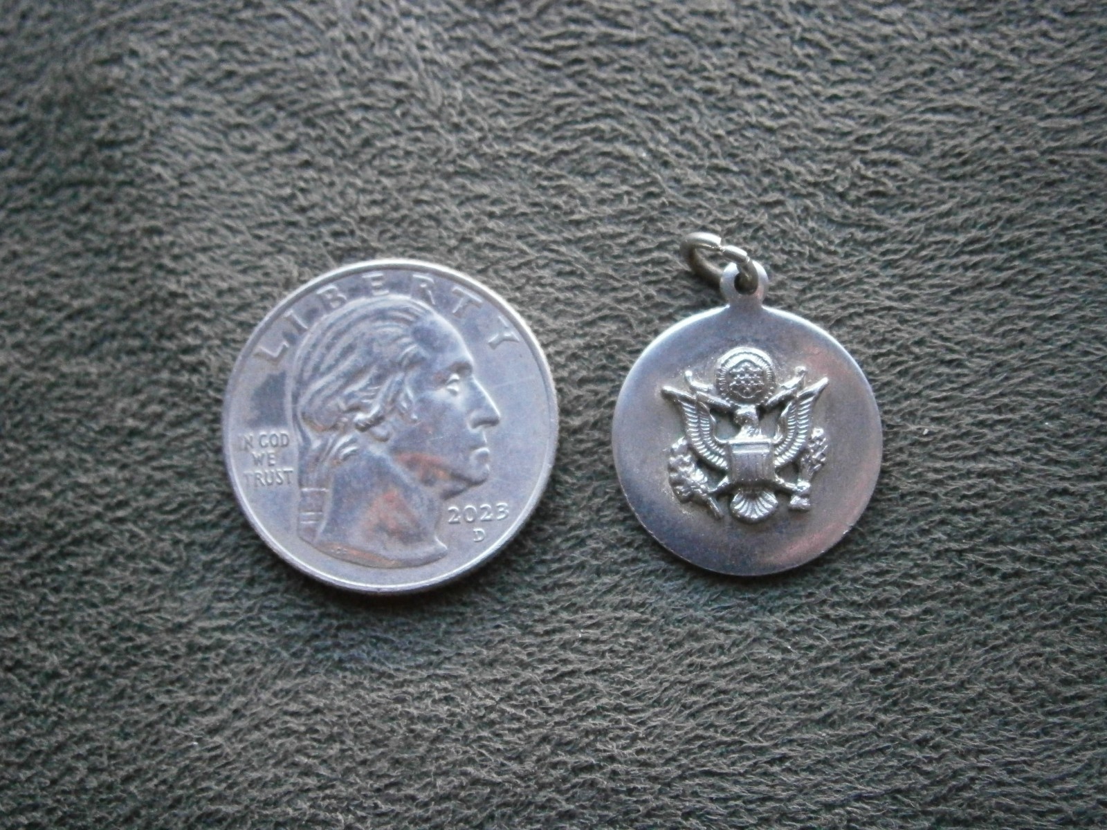 US Army Eagle Emblem Vintage Silvertone Bracelet Charm Pendant 3.3g