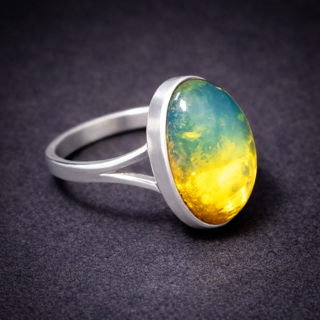 Exquisite Natural Clear Sky Blue Amber .925 Sterling Silver Ring #6.5