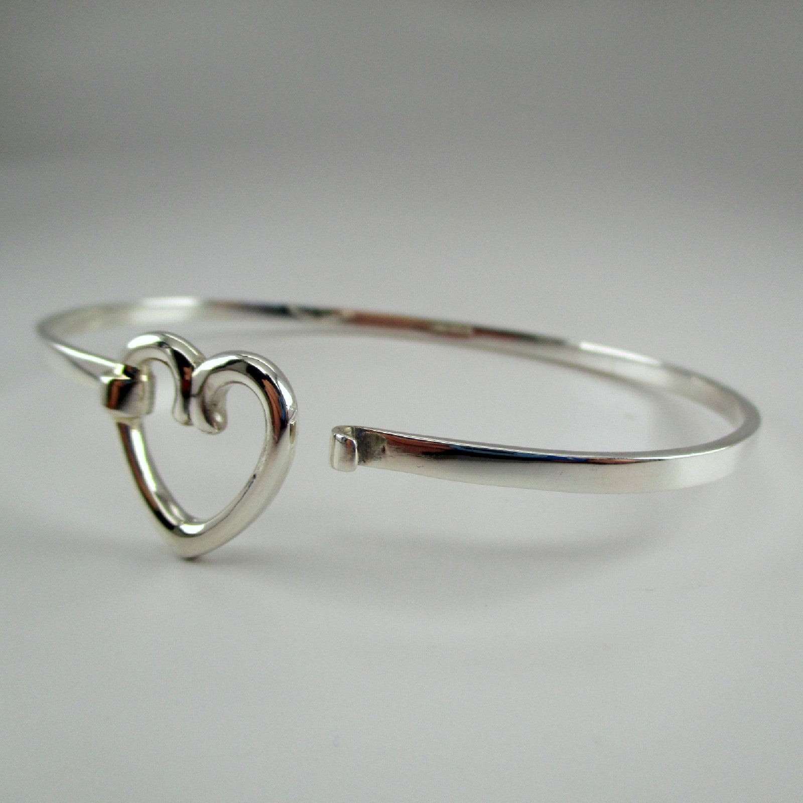 Sterling Silver Outline Heart Bangle Charm Bracelet Gift for Her Vintage New BCS