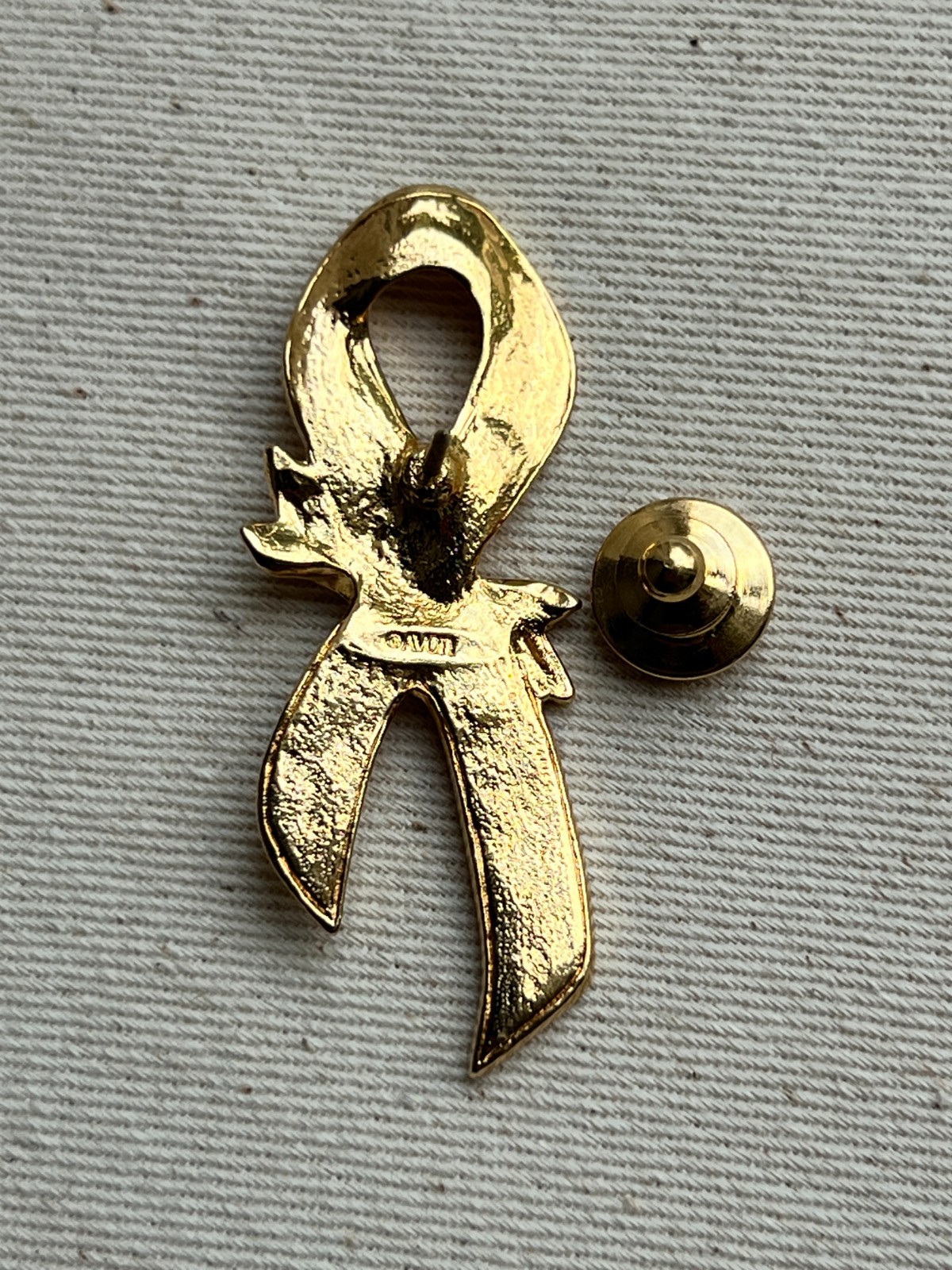 Avon Gold Tone Pink Enamel Breast Cancer Awareness Ribbon Lapel Pin Rose Vintage