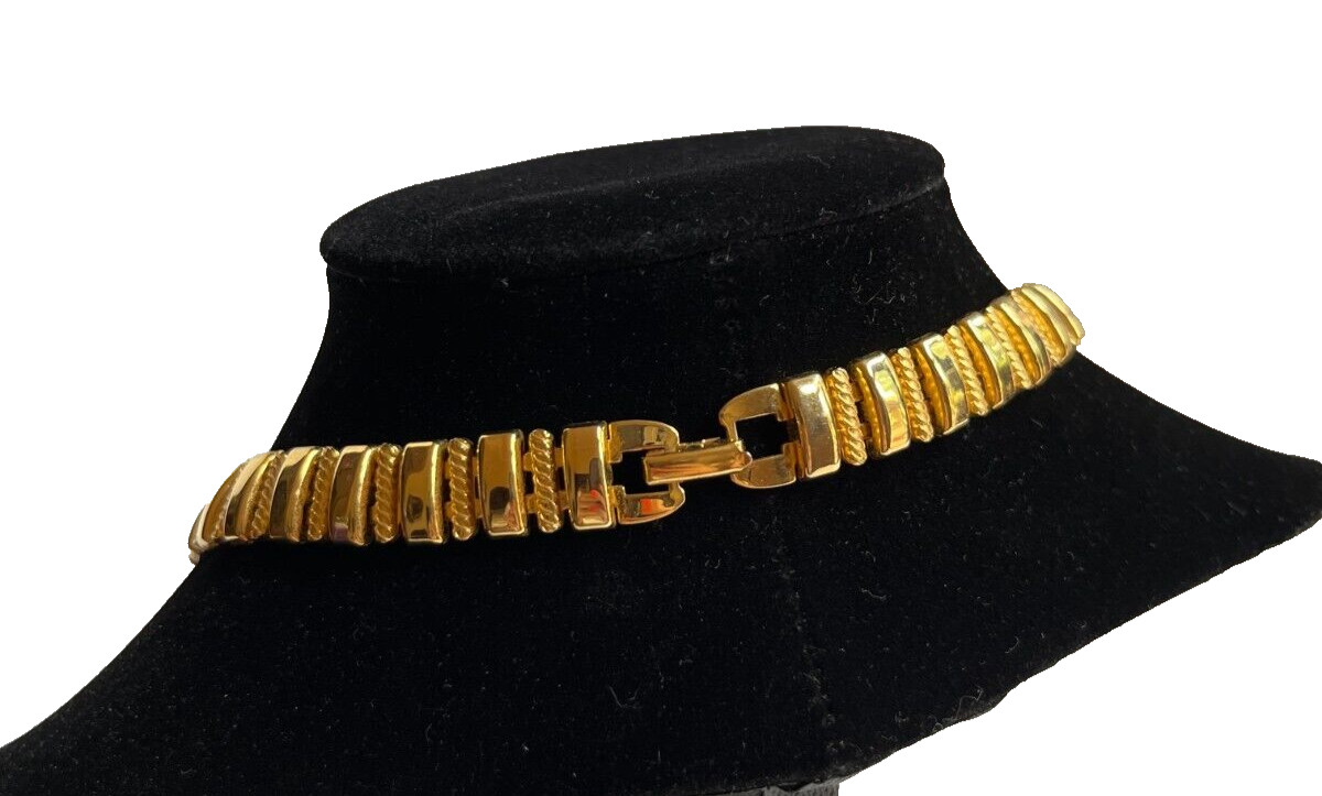 Napier Necklace Gold Tone Collar Chunky 18″ Pat 4774743 Vintage Textured Signed