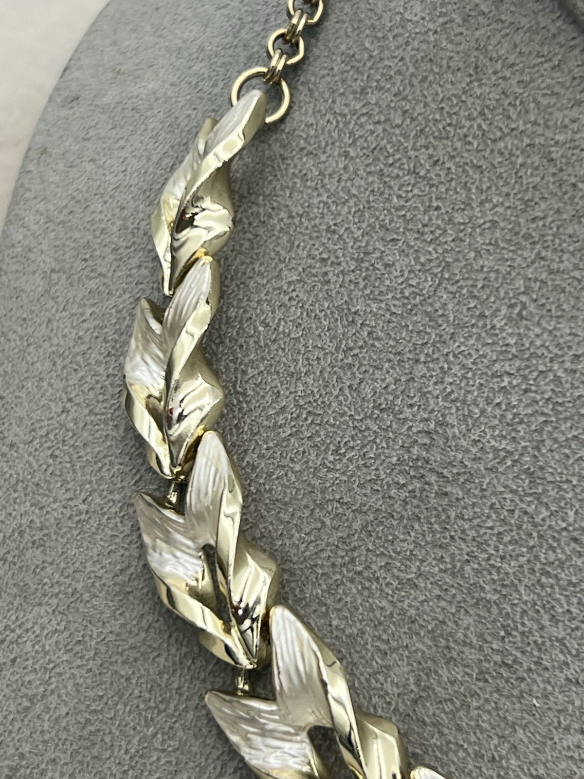 VINTAGE Gold and Silver Two-Tone Textured Articulated Leaf Link Choker Necklace