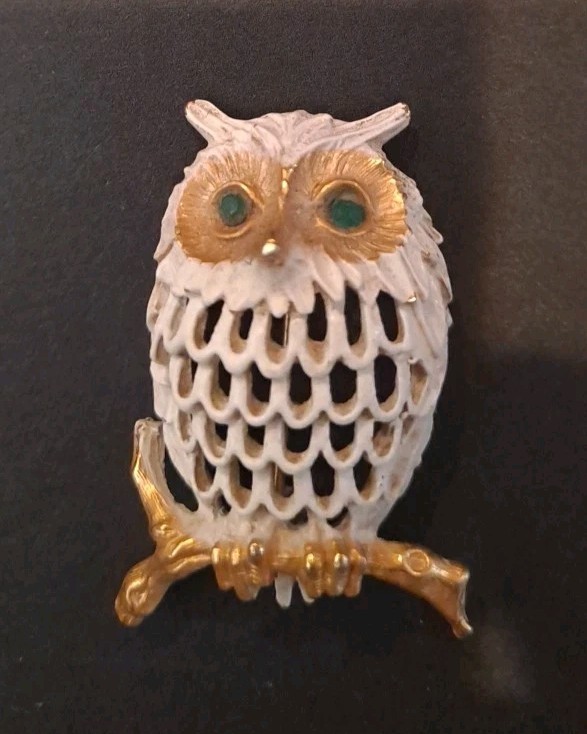 Vtg Napier Brooch Gold Tone White Enamel Green Rhinestone Eye Owl Brooch Signed