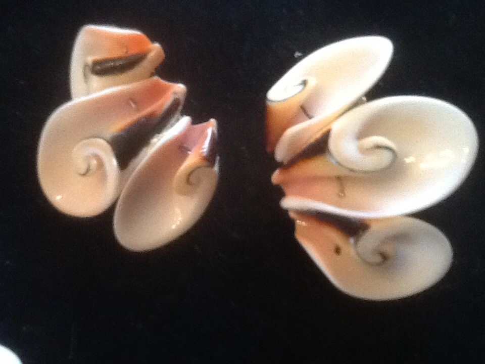Pre-Owned Shell & MOP FLOWER PIN / Matching Earrings