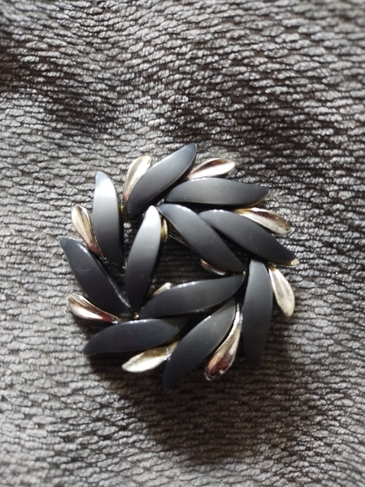 Vintage Claudette Signed Silver Tone Dark Grey Thermoset Brooch