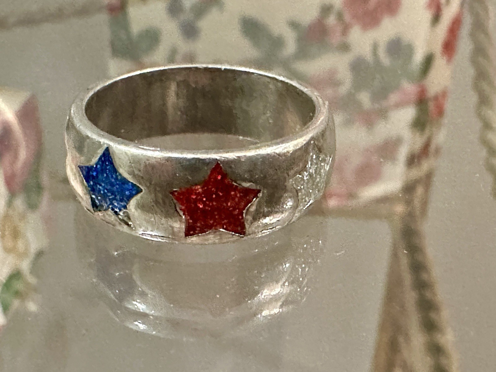 Vintage Silver Tone Glittery Enamel Red White & Blue Stars Band Ring Size 10