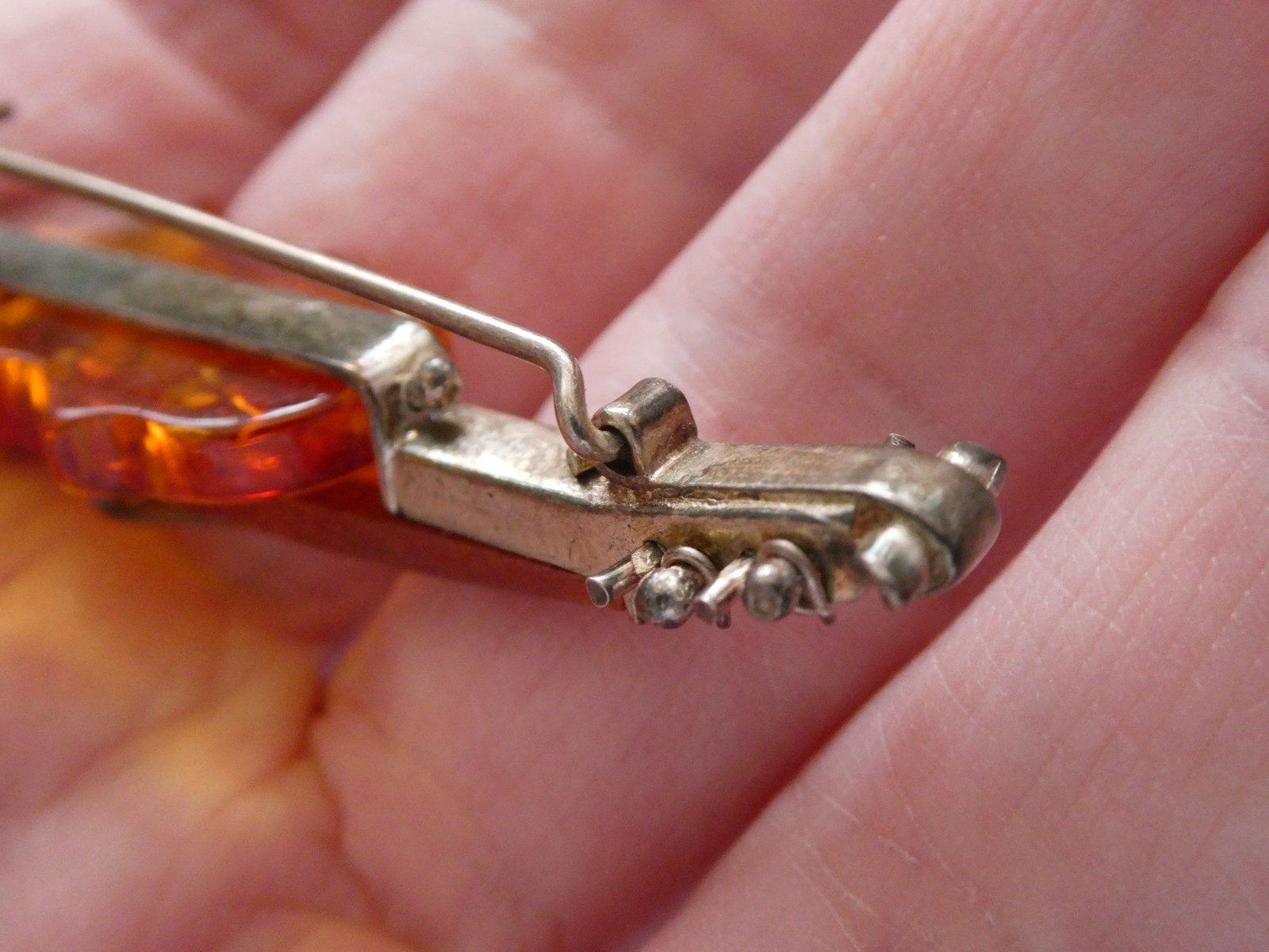 Vintage Polish Sterling Silver Carved Baltic Amber Violin Pin Brooch 6.4g 55mm